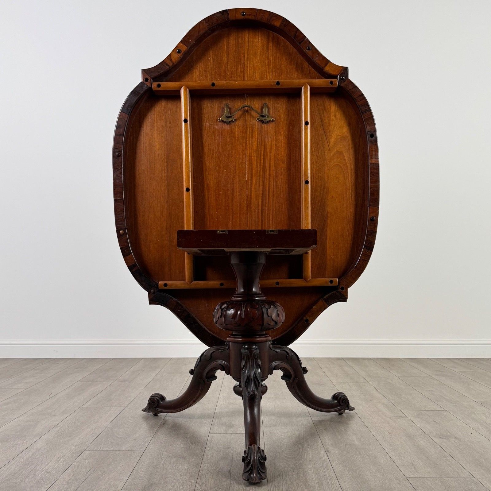 Antique 19th Century Good Quality Loo Table In Rosewood photo for sale