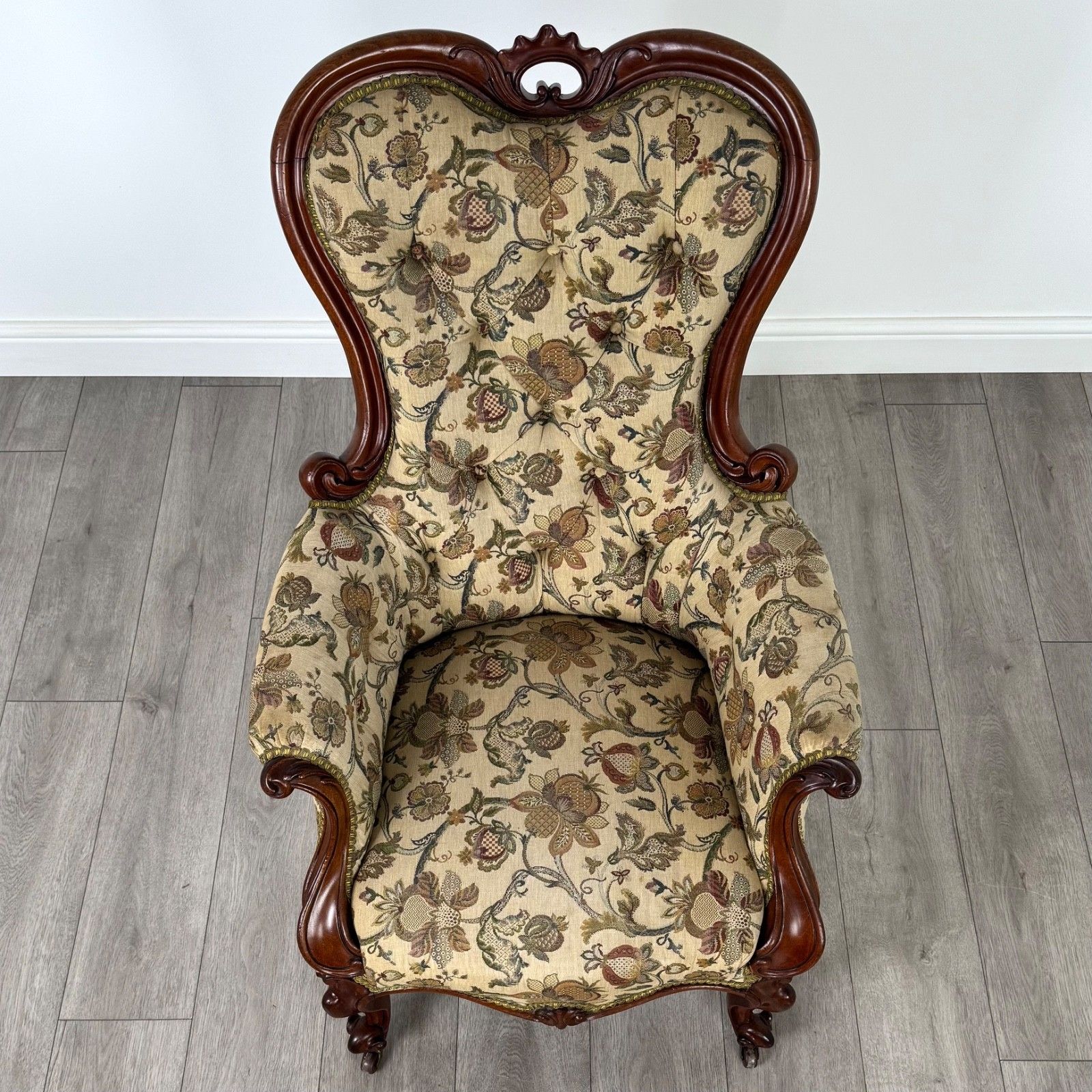 625.0 Antique 19th Century Fine Quality Armchair In Walnut photo