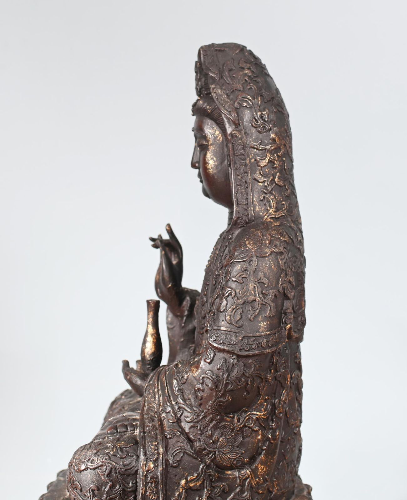 Antique Bronze Buddha Statue Guanyin Kwan Yin Bodhisattva Of Compassion Sculpture photo vinterior