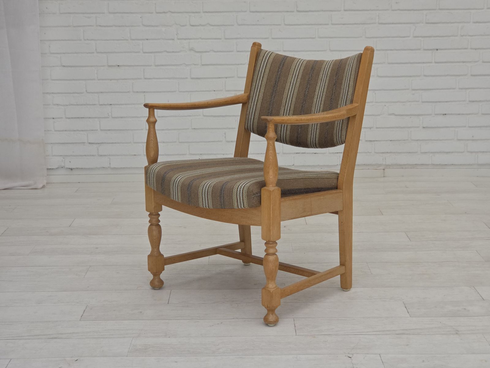 photo for sale Ca. Jaren 1970, Paar Scandinavische Fauteuils, Meubelwol, Massief Eikenhout.