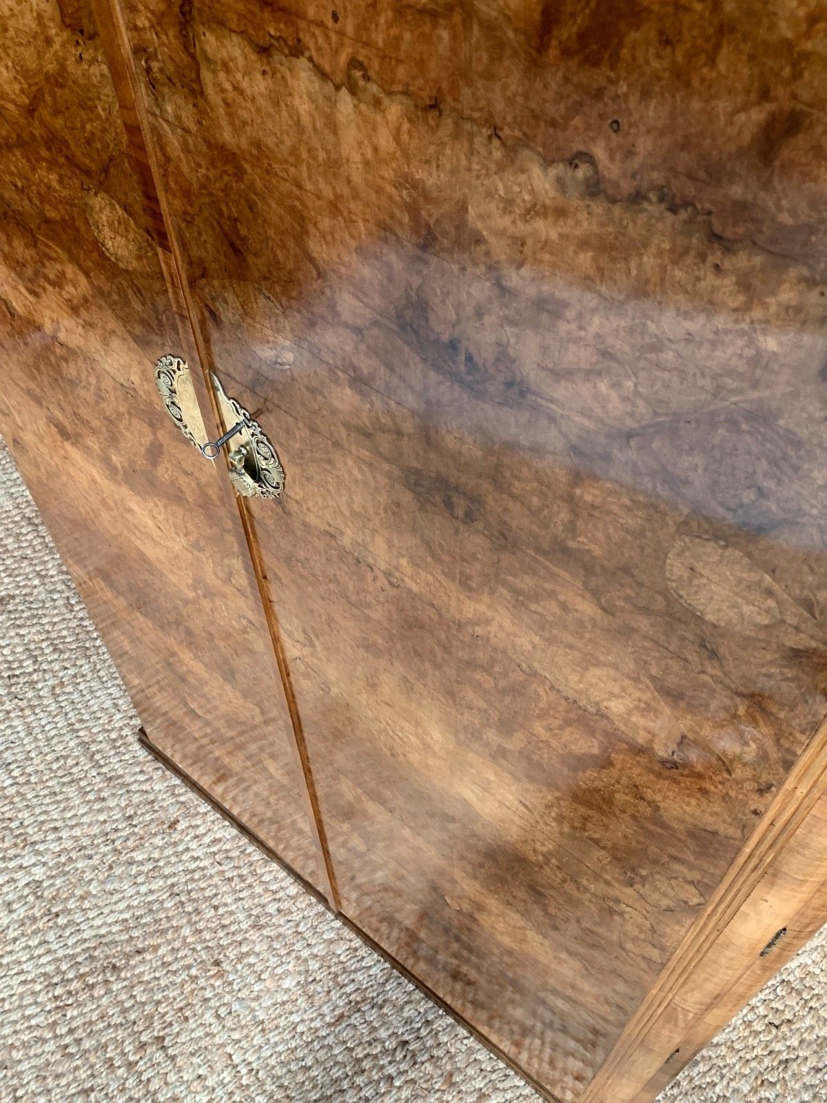 photo vinterior Art Deco Figured Walnut Double Wardrobe
