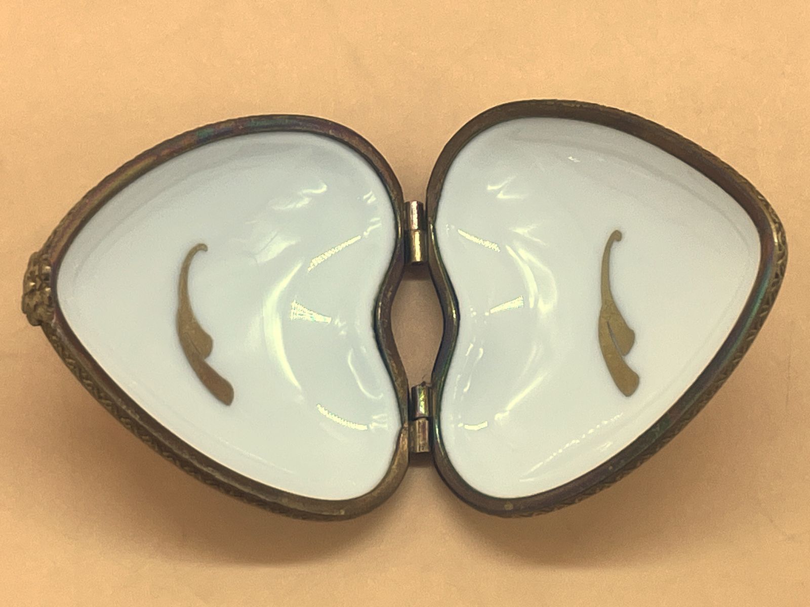 Dubarry Limoges Porcelain France Hand Painted Hinged Heart Shaped Trinket / Jewelry Box. photo Home Decor