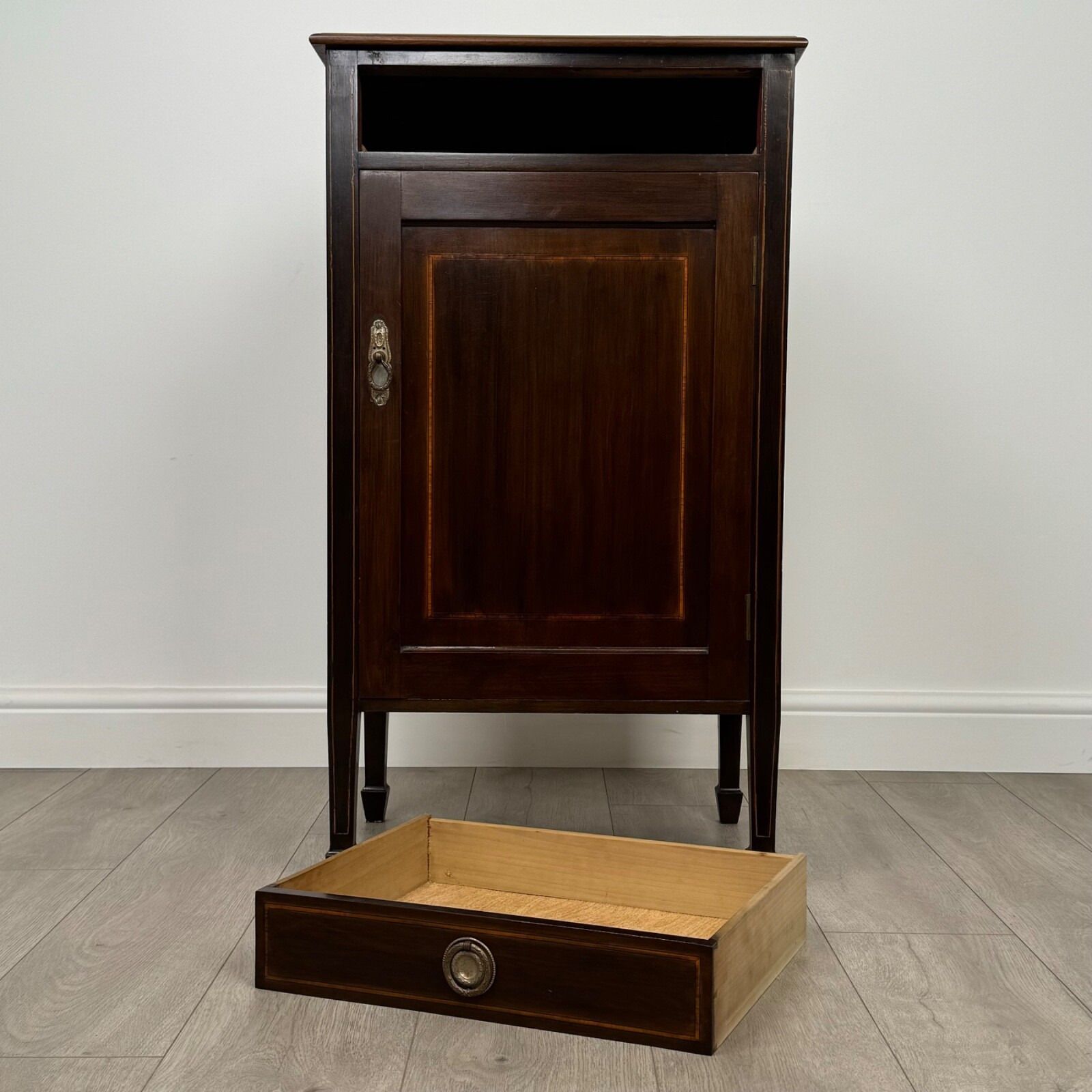 Furniture Antique 20th Century Inlaid Cabinet In Mahogany photo