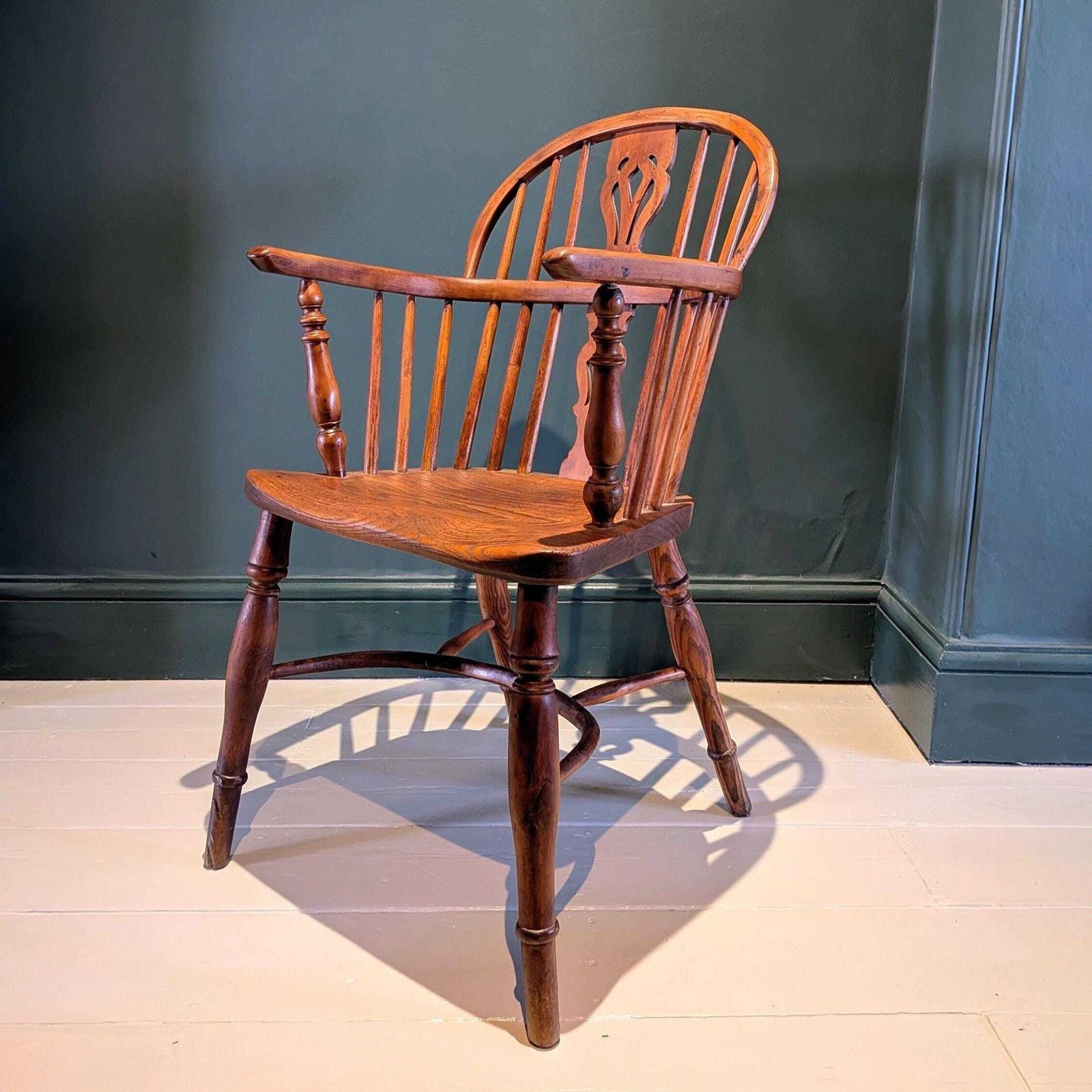 A Handsome Antique Georgian Yew Wood & Elm Windsor Chair Armchair C1820 photo vinterior