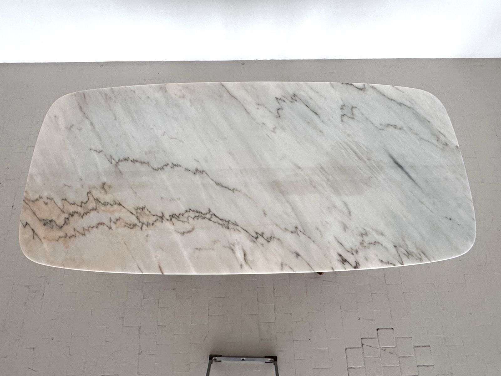 photo vinterior Italian Midcentury Sculptural Dining Room Table With Marble Top, 1950s