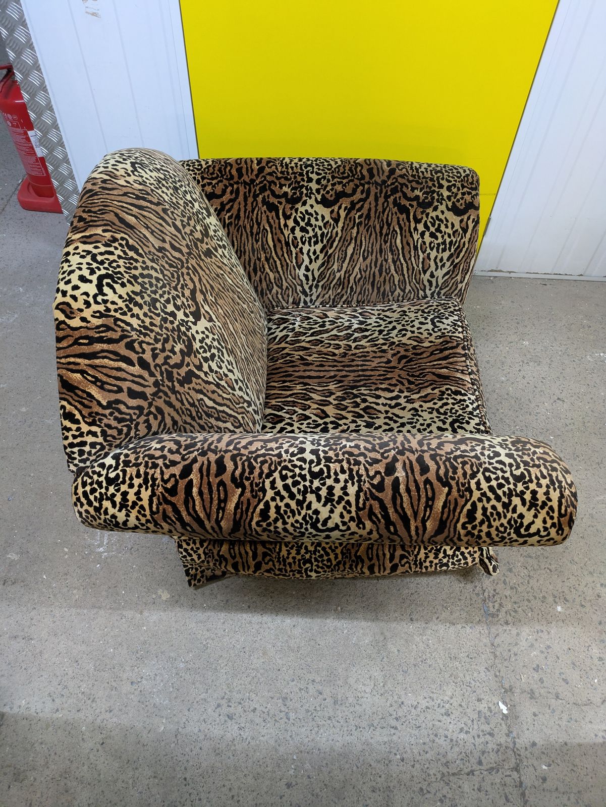 Luxurious Animal Print Velvet Armchairs X2   Good Condition photo 250.0