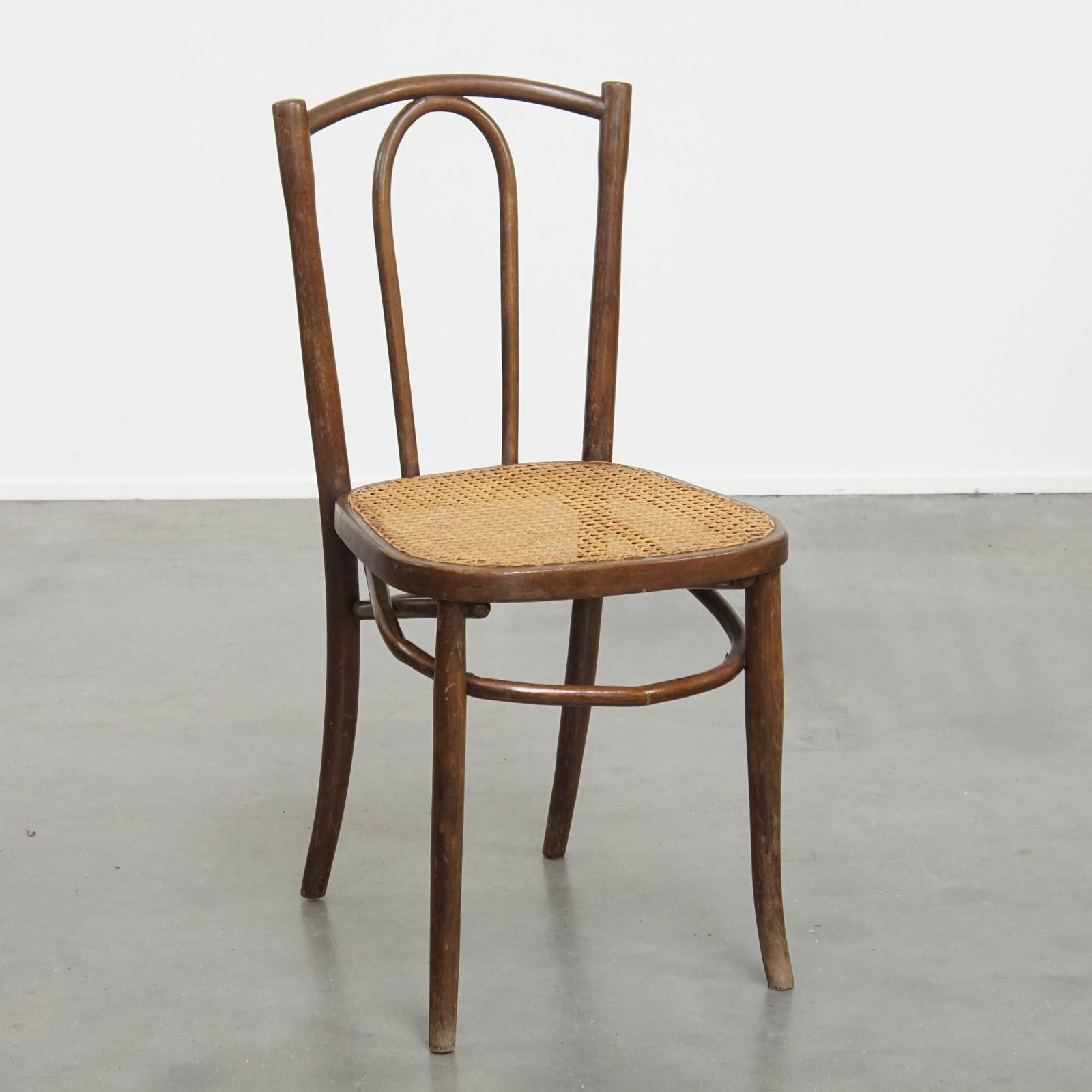 Tijdloze Bistrostoel In De Stijl Van Thonet Met Gevlochten Rieten Zitting