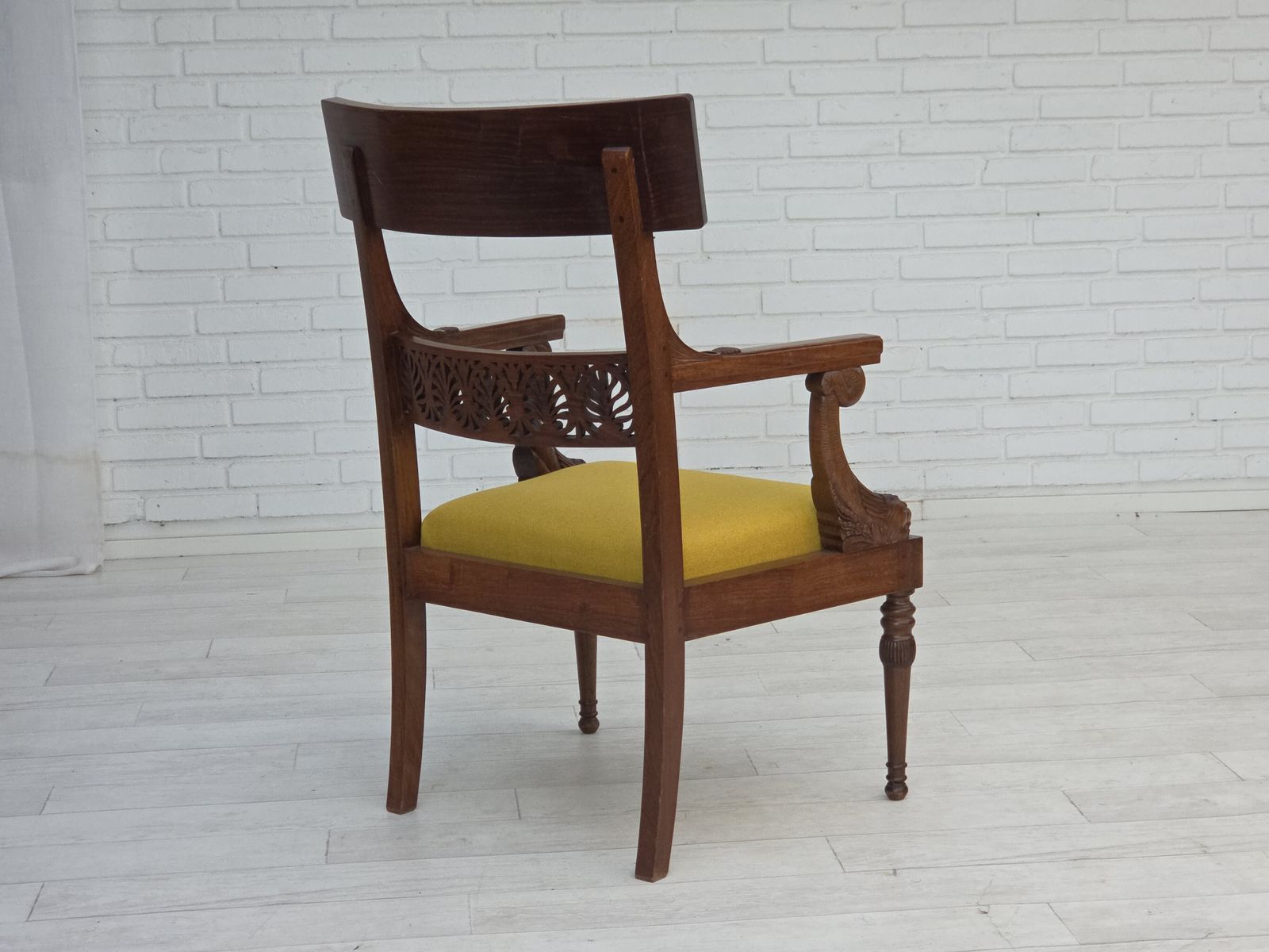 Jaren 1920 1930, Gesneden Houten Fauteuil, In De Stijl Van Georges Jacob, Opnieuw Bekleed. photo Meubels