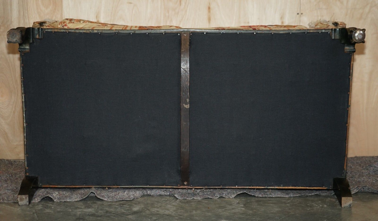 18500.0 Antique Howard & Sons Aesthetic Movement Sofa Claw & Ball Feet Chinoiserie Fabic photo