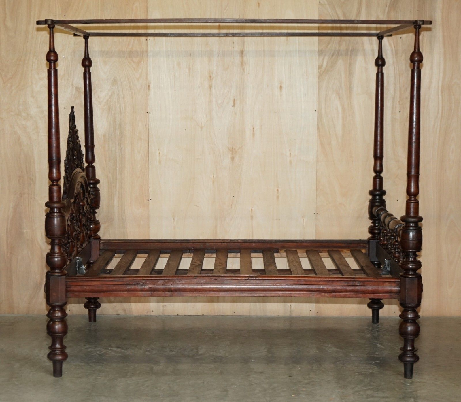 photo furniture Antique 18th Century Heavily Carved Four Poster Bed Sublime Detail Must See