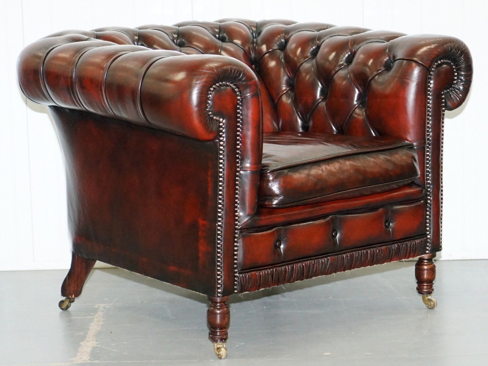 Restored Bordeaux Leather Chesterfield Club Suite Armchair & Sofa On Turned Legs photo for sale
