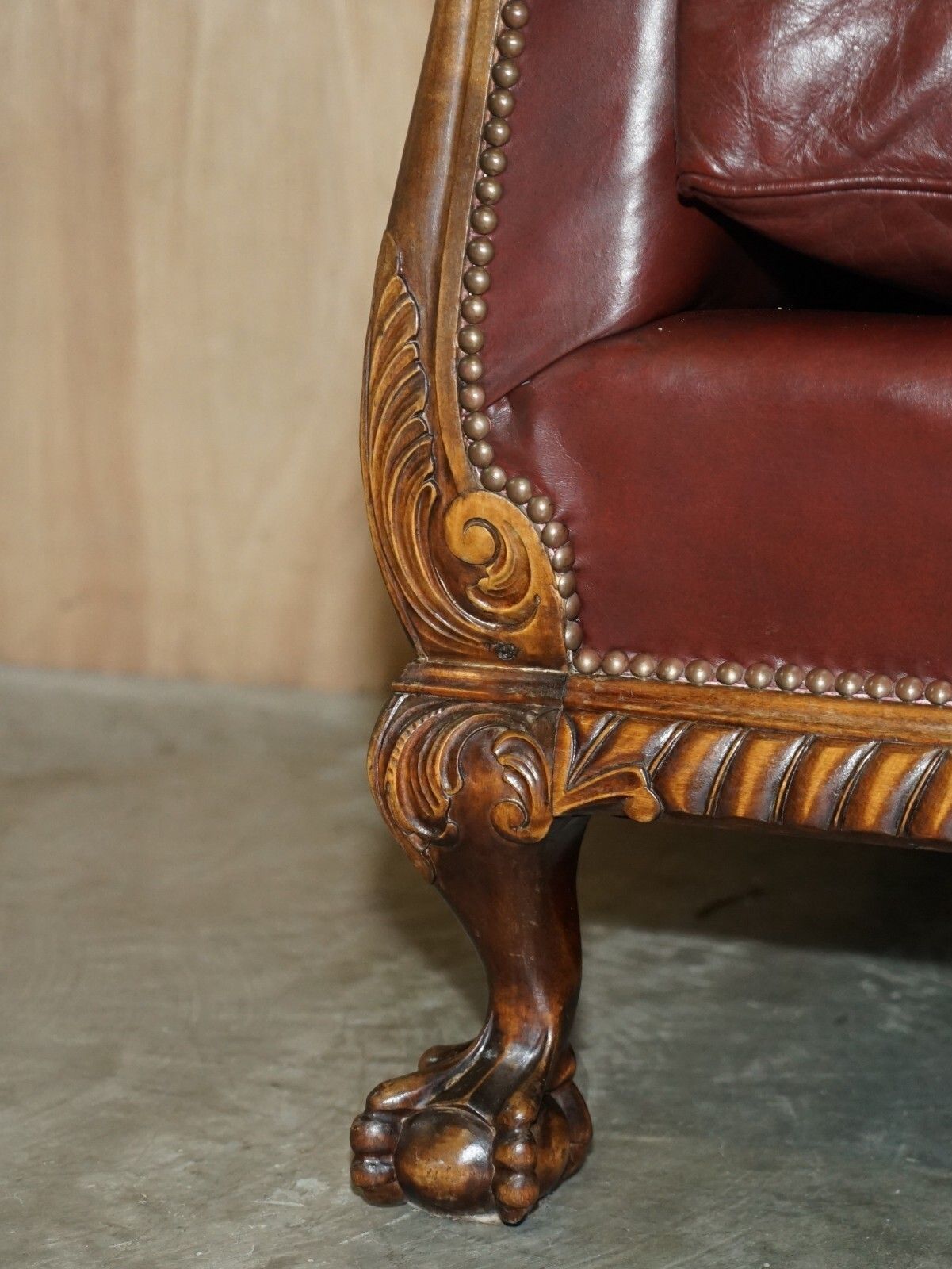 Important Antique Victorian Claw & Ball Feet Brown Leather Walnut Club Sofa photo 12000.0