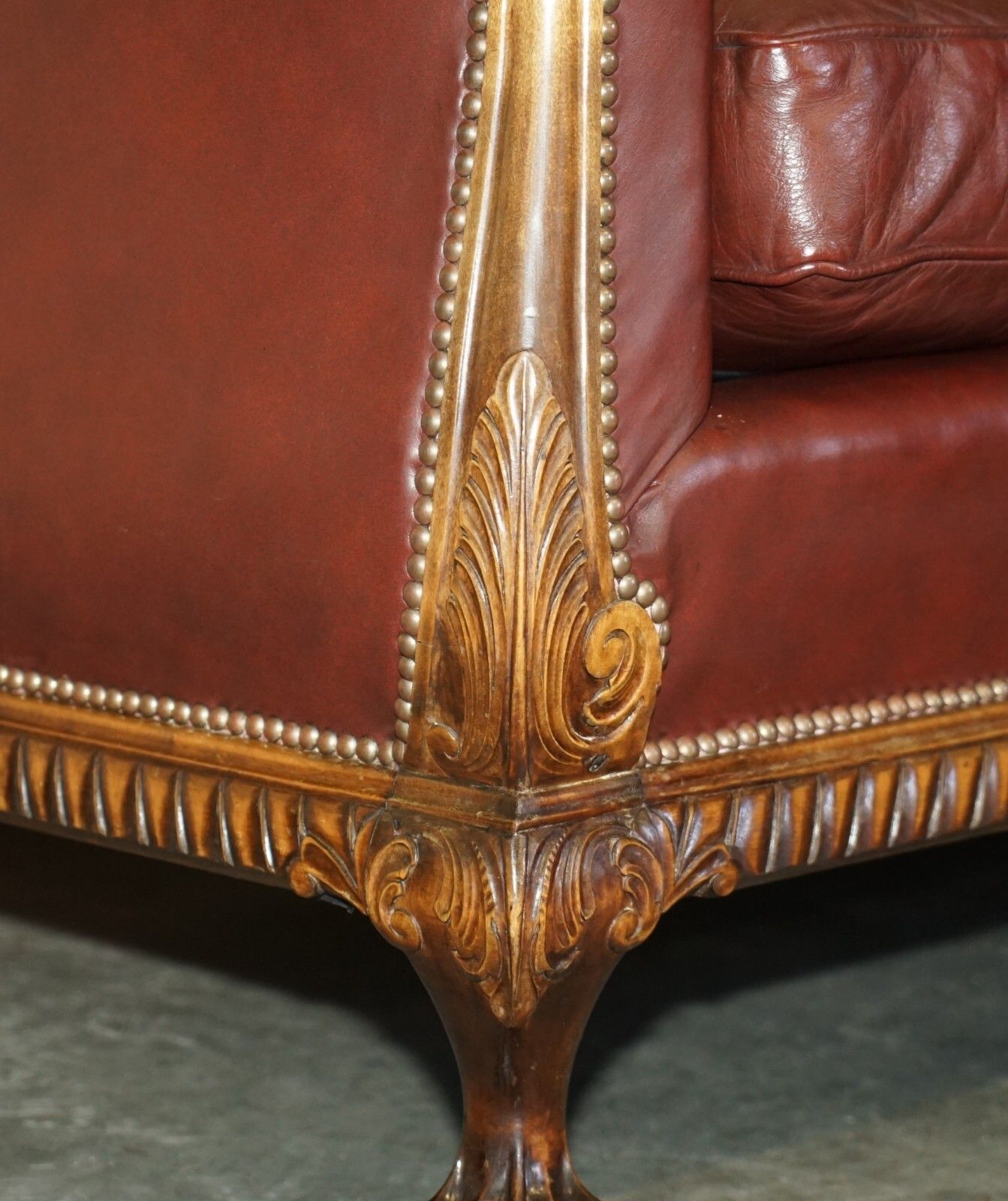 Important Antique Victorian Claw & Ball Feet Brown Leather Walnut Club Sofa photo vintage