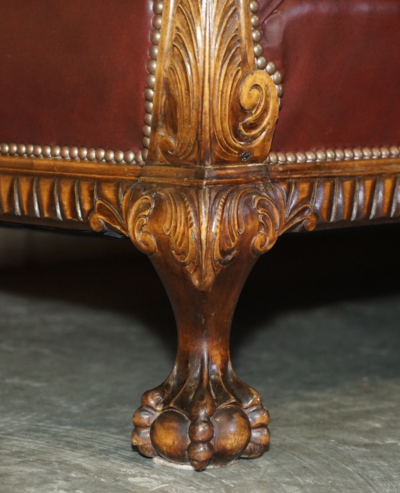 photo furniture Important Antique Victorian Claw & Ball Feet Brown Leather Walnut Club Sofa
