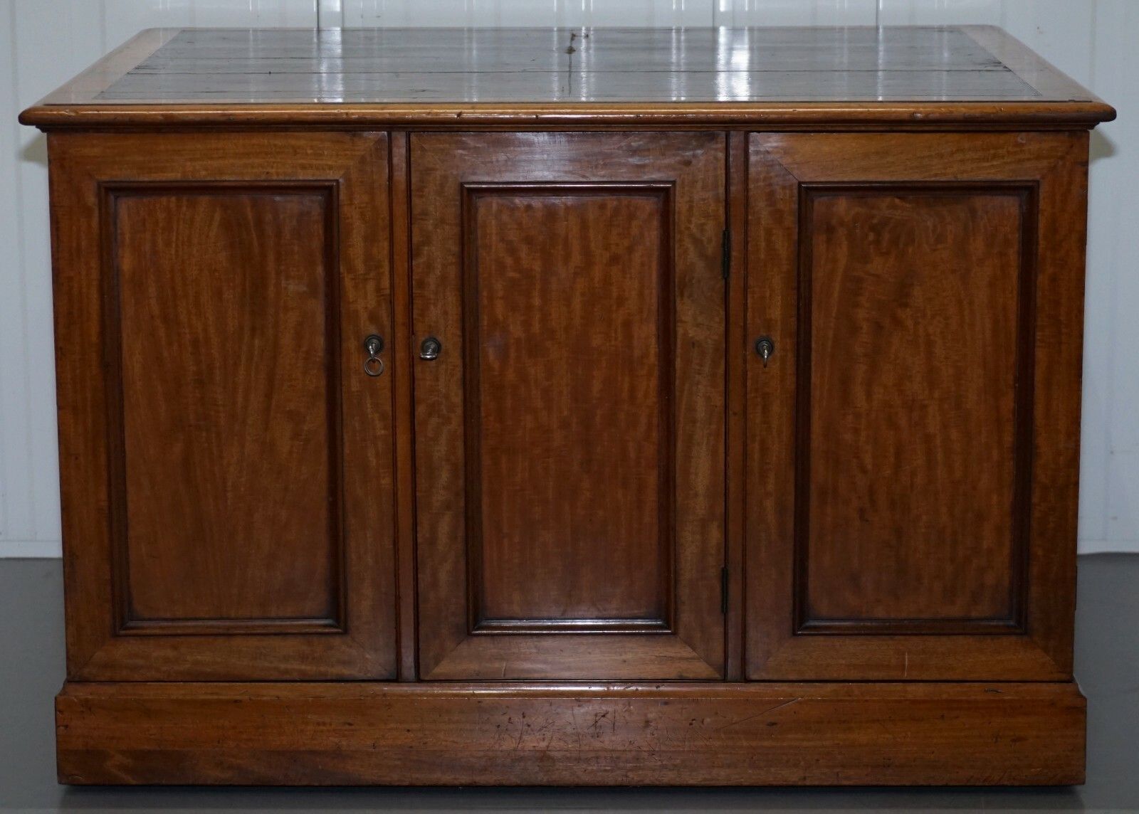 photo furniture Rare 1794 George III Gillows Of Lancaster Double Sided Postmasters Sorting Desk