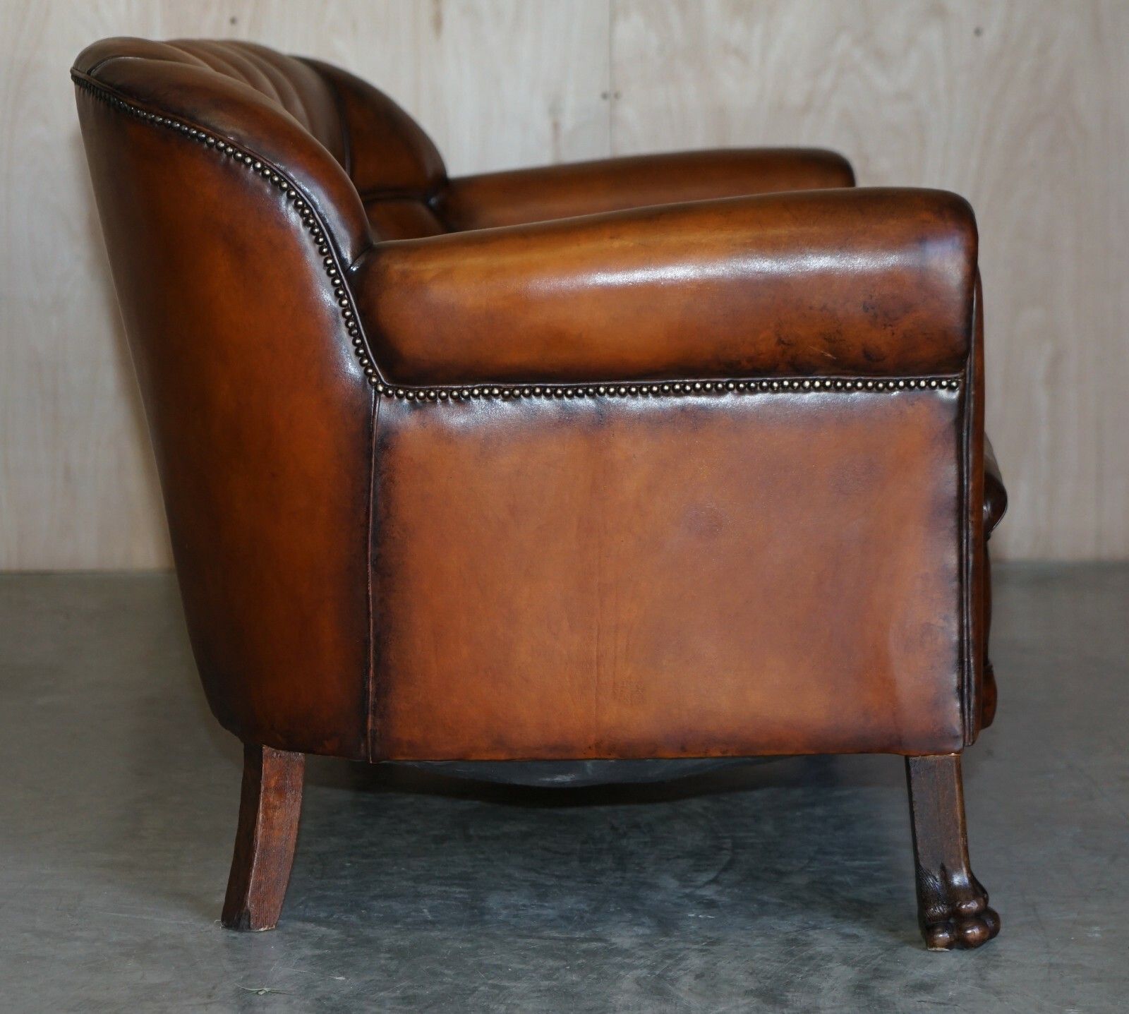 photo furniture Fine Antique Victorian Brown Leather Chesterfield Sofa Oak Lions Hairy Paw Feet