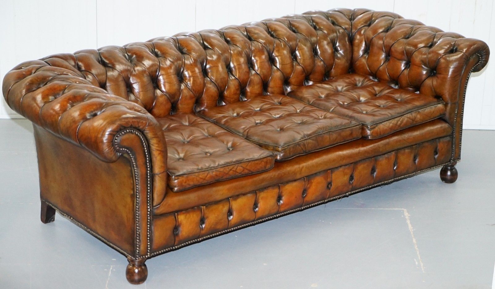 Fully Sprung Thomas Chippendale Restored Aged Brown Leather Chesterfield Sofa photo for sale