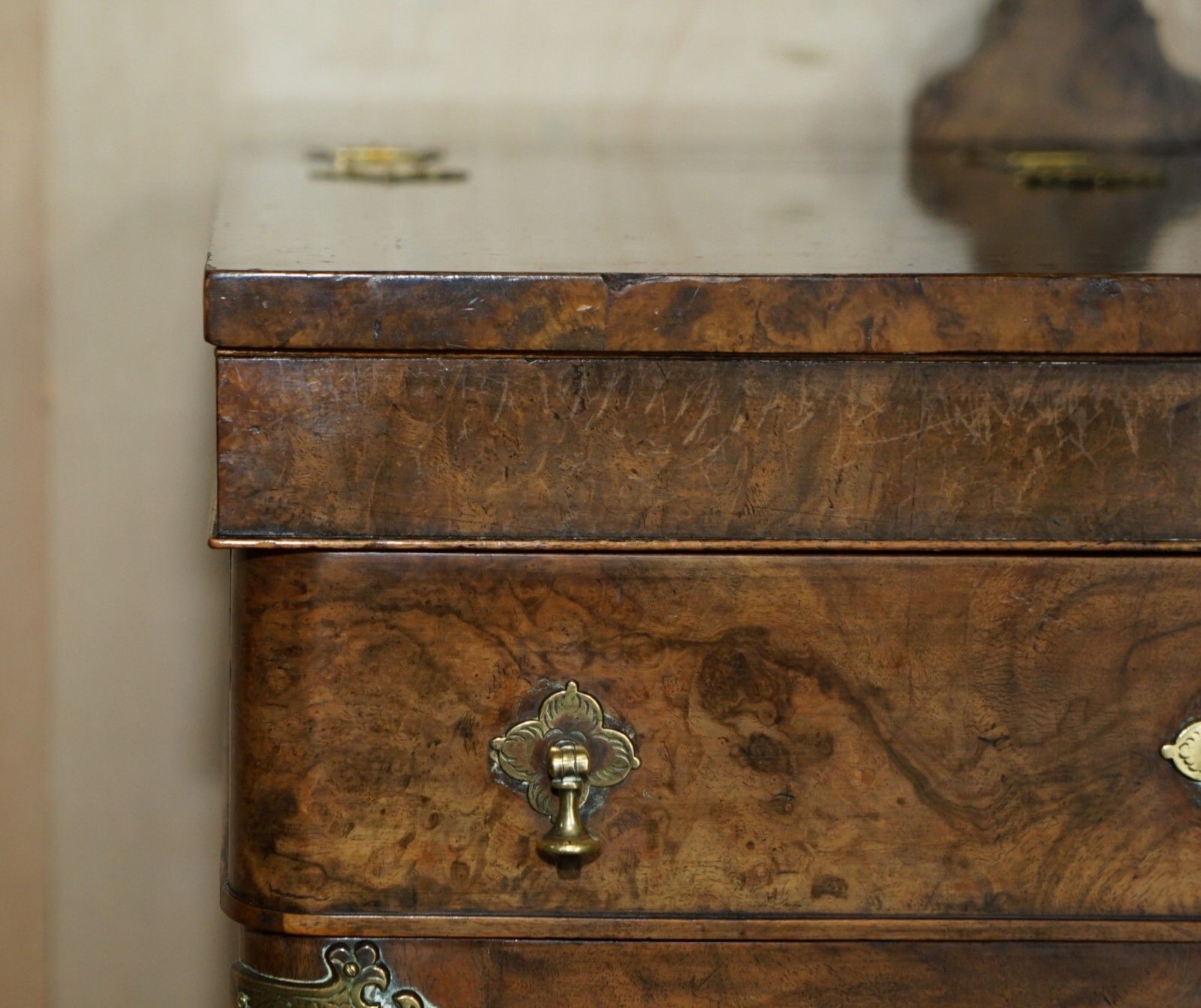 Important Burr & Burl Gothic Antique Dressing Table With Polished Brass Fittings photo 7500.0