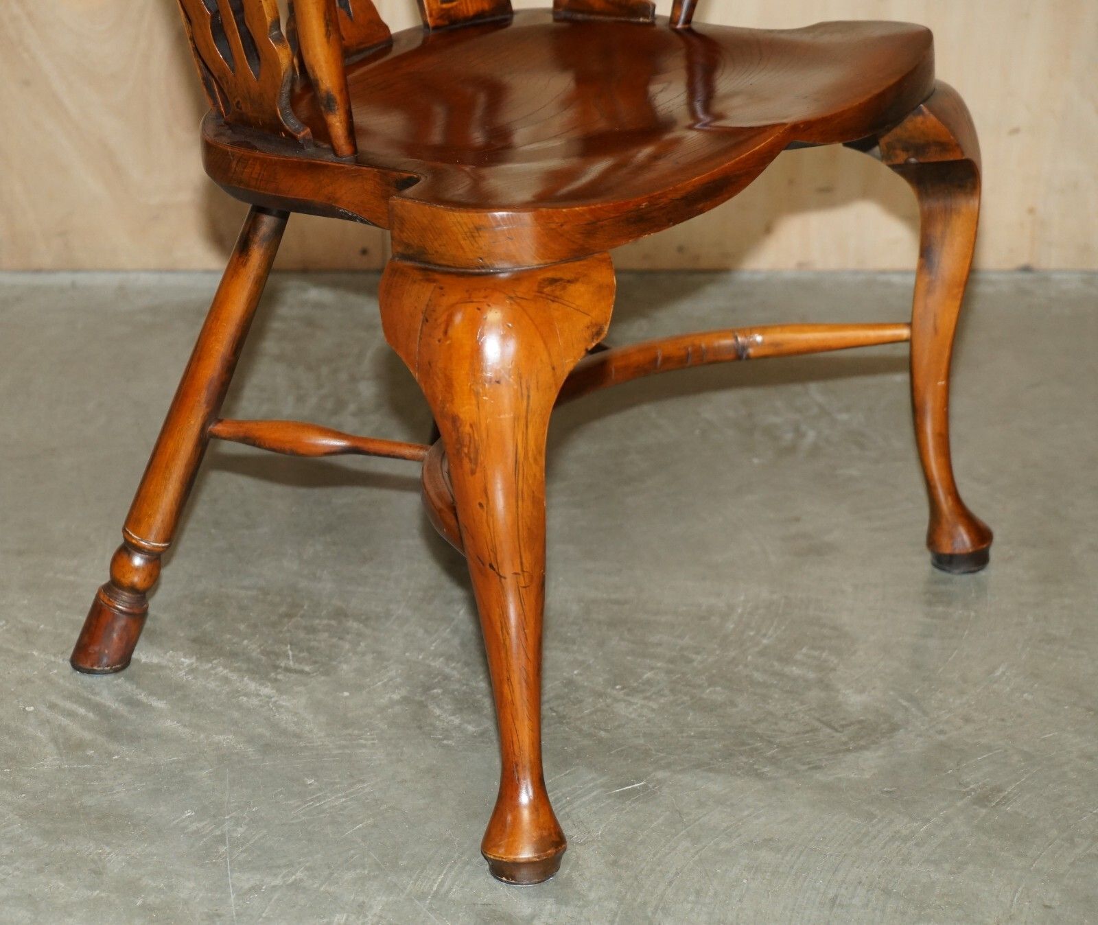 photo vinterior Four Fine Fully Restored Gothic Windsor Steeple Back Burr Yew & Elm Armchairs