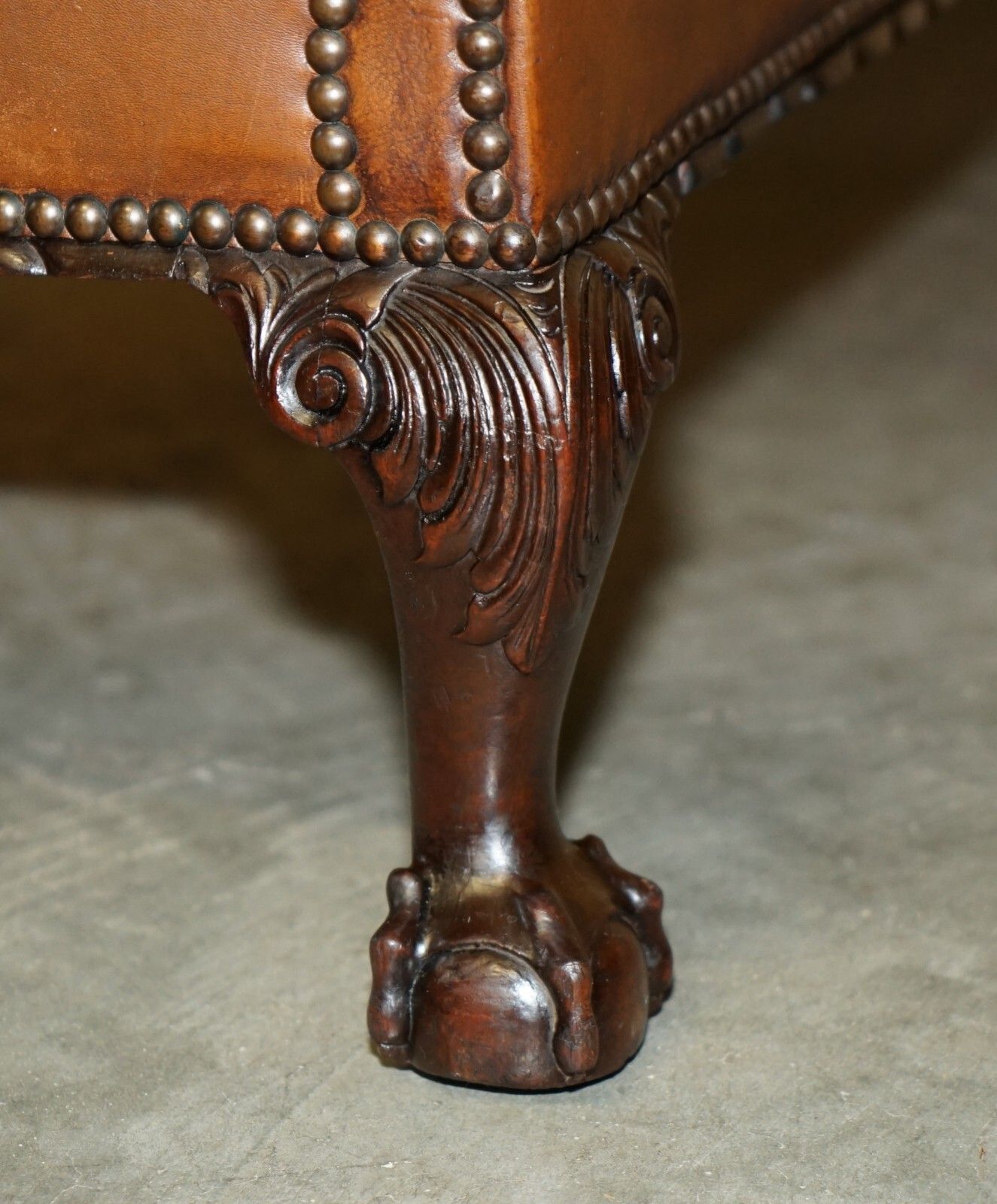 photo furniture Pair Of Antique Victorian Chesterfield Brown Leather Armchairs Claw & Ball Feet