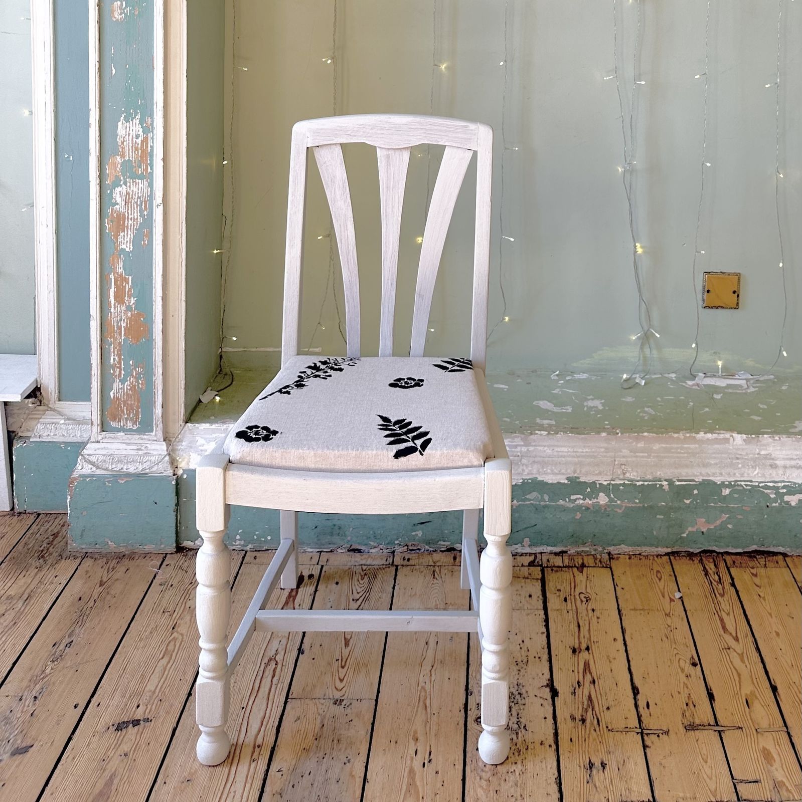 Upholstered Vintage 1920s Dining Chair Set Of 4 In Hand Illustrated Linen Print
