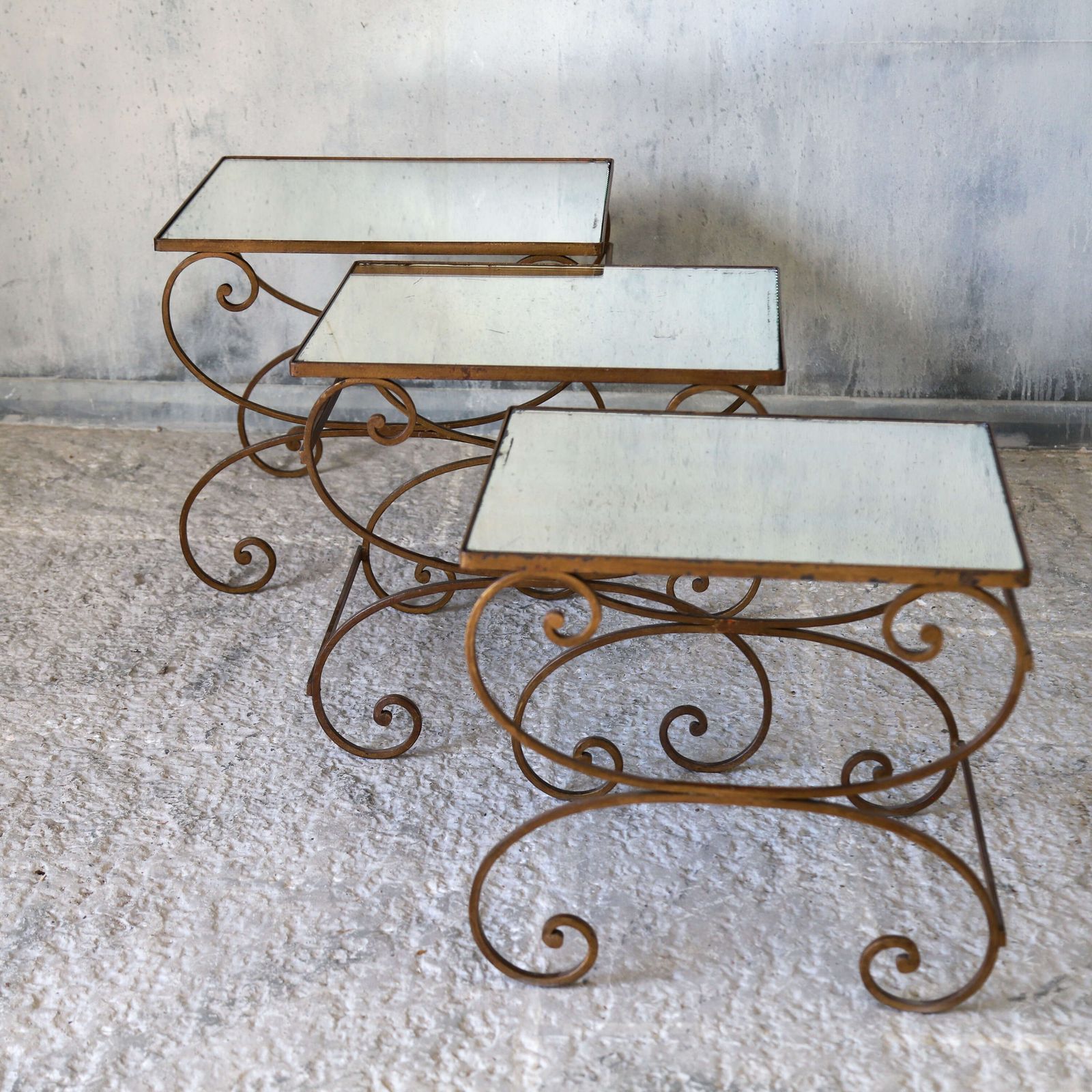 Mid Century Italian Nest Of 3 Gilt Metal Tables With Distressed Mirrored Tops photo vintage