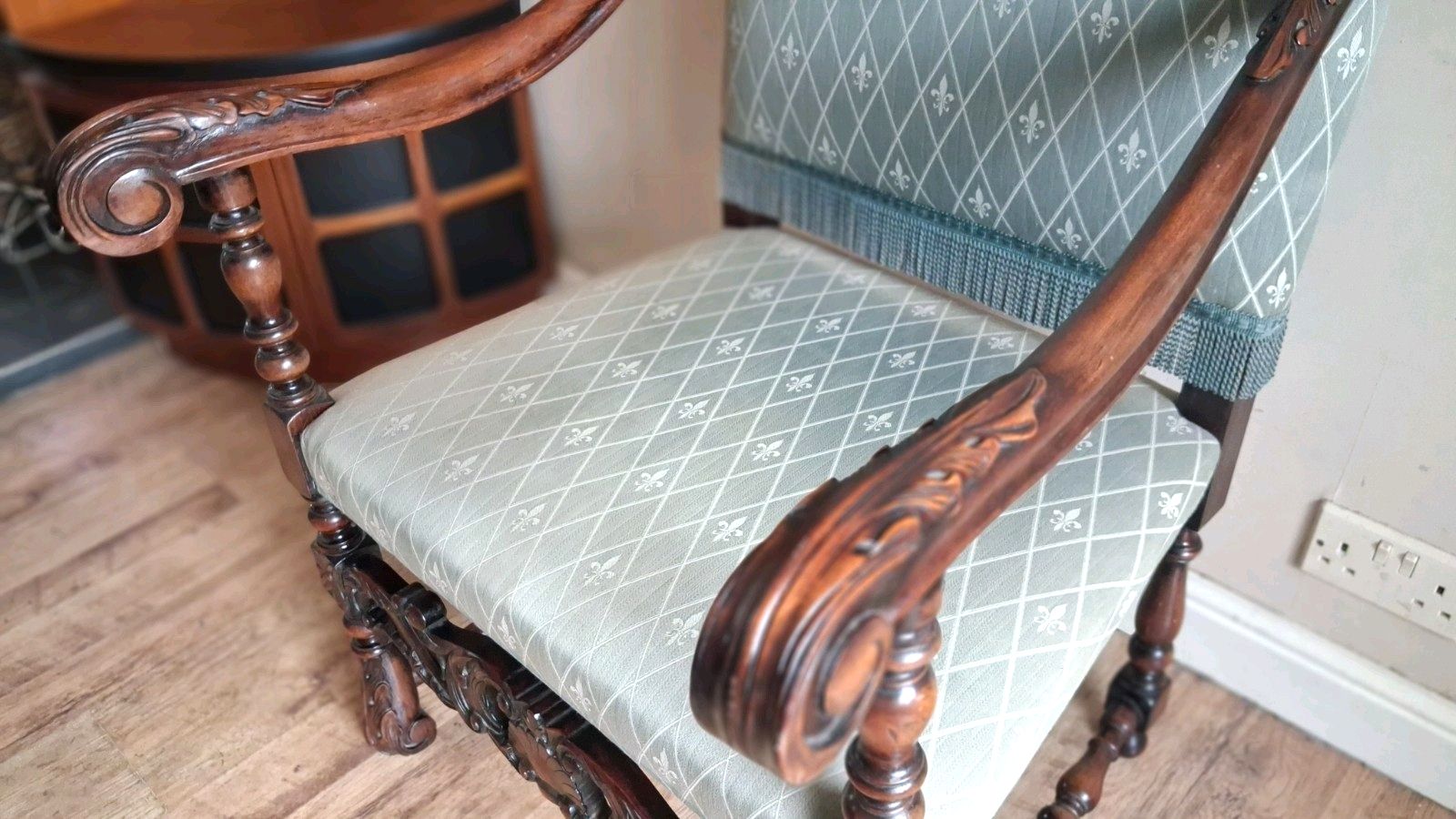 430.0 Superb French 19th Century Walnut Baroque Carved Armchair photo