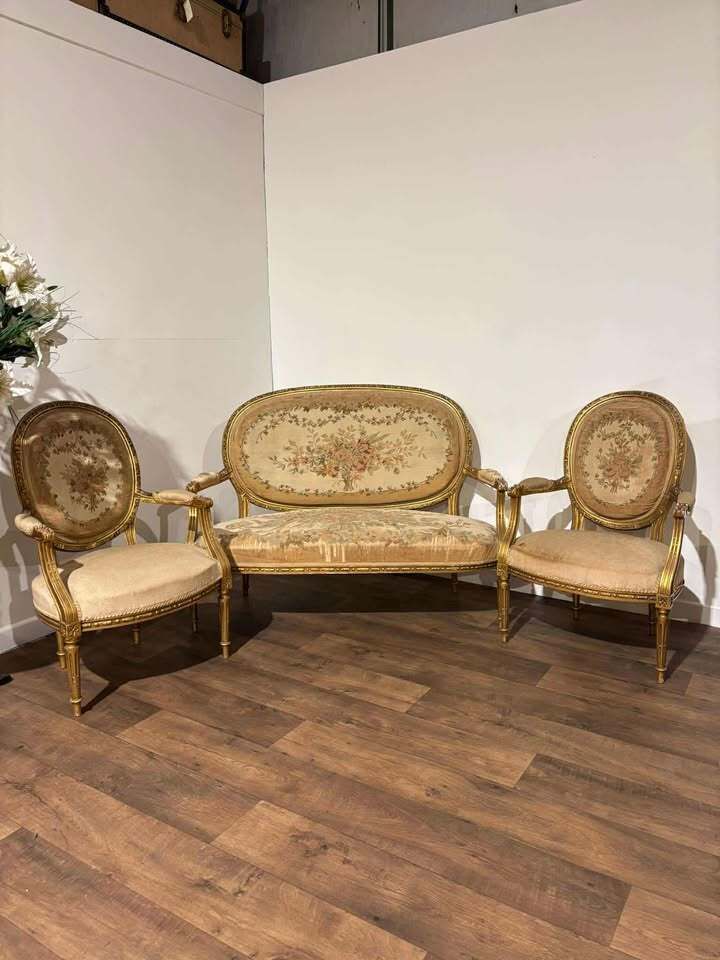photo vinterior 19th Century French Gilt & Moulded Tapestry Three Piece Salon Suite