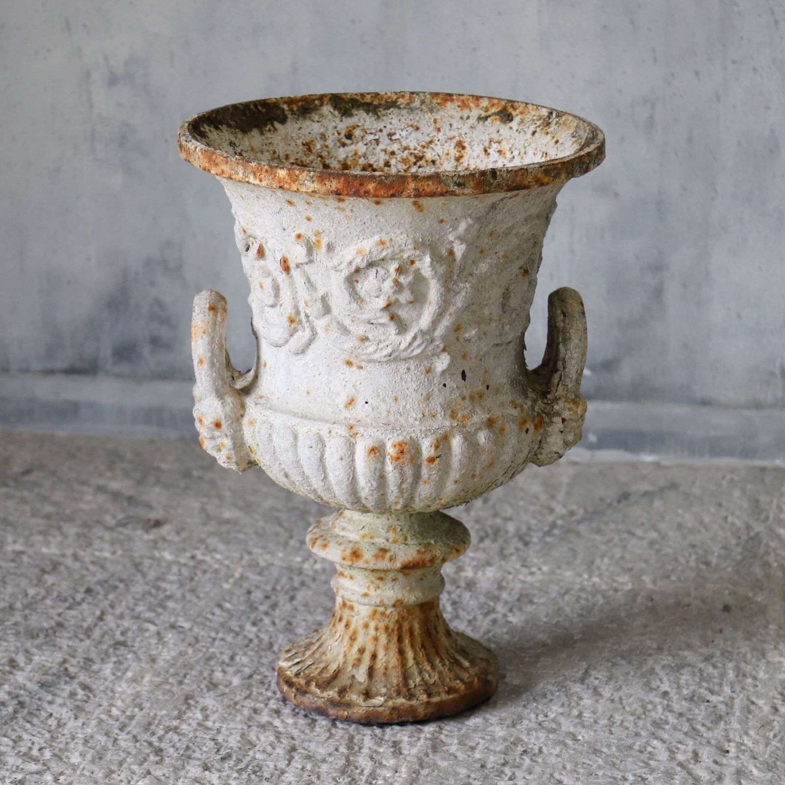 19th Century Garden Antique Andrew Handyside Campana Cast Iron Weathered Urn photo furniture