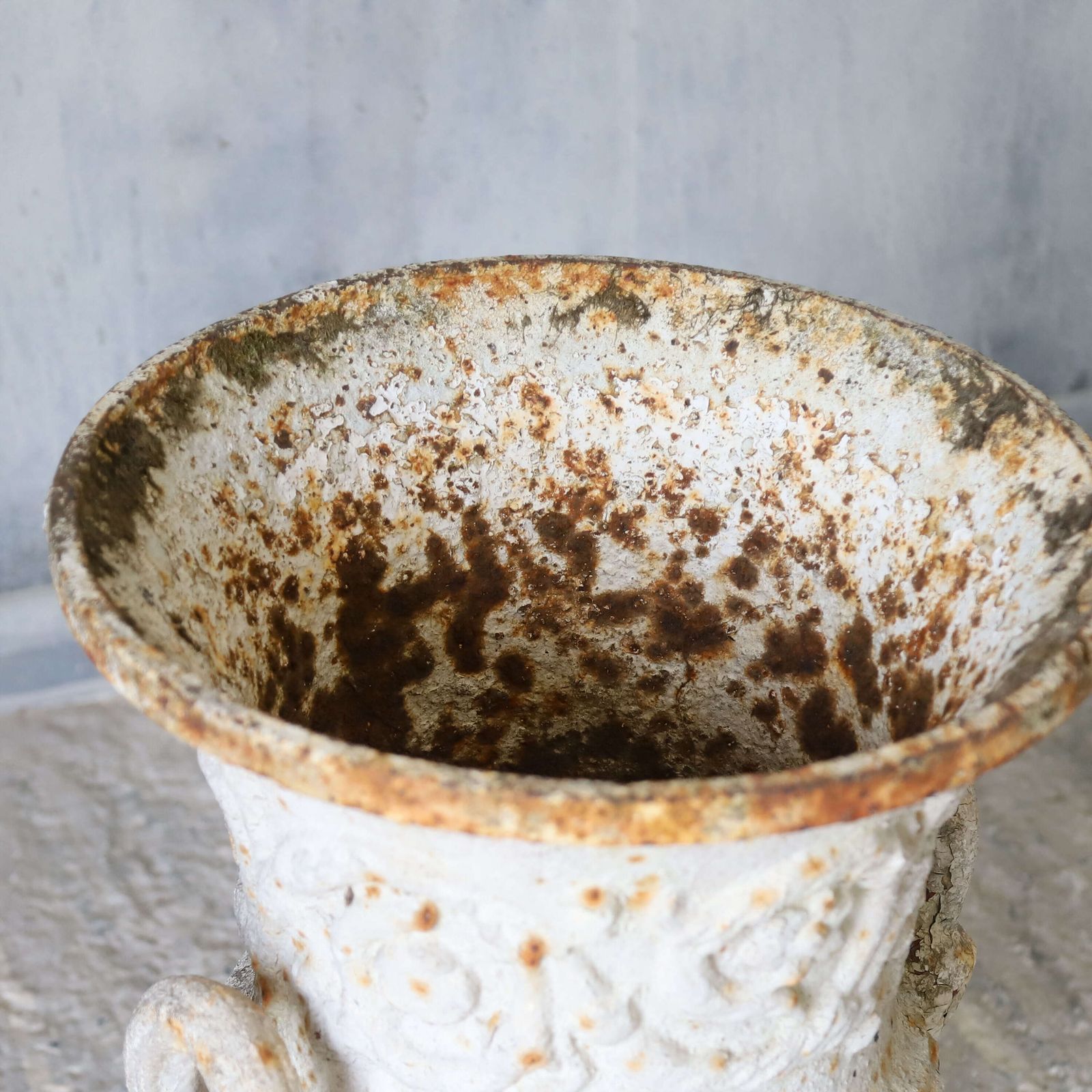 19th Century Garden Antique Andrew Handyside Campana Cast Iron Weathered Urn photo vinterior
