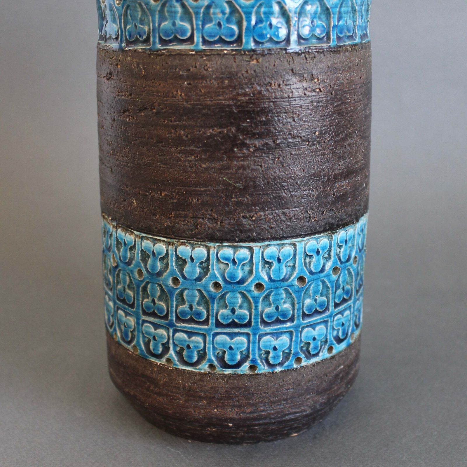 photo furniture Mid Century Italian Ceramic Trifoglio Range Vase By Aldo Londi For Bitossi (1964)