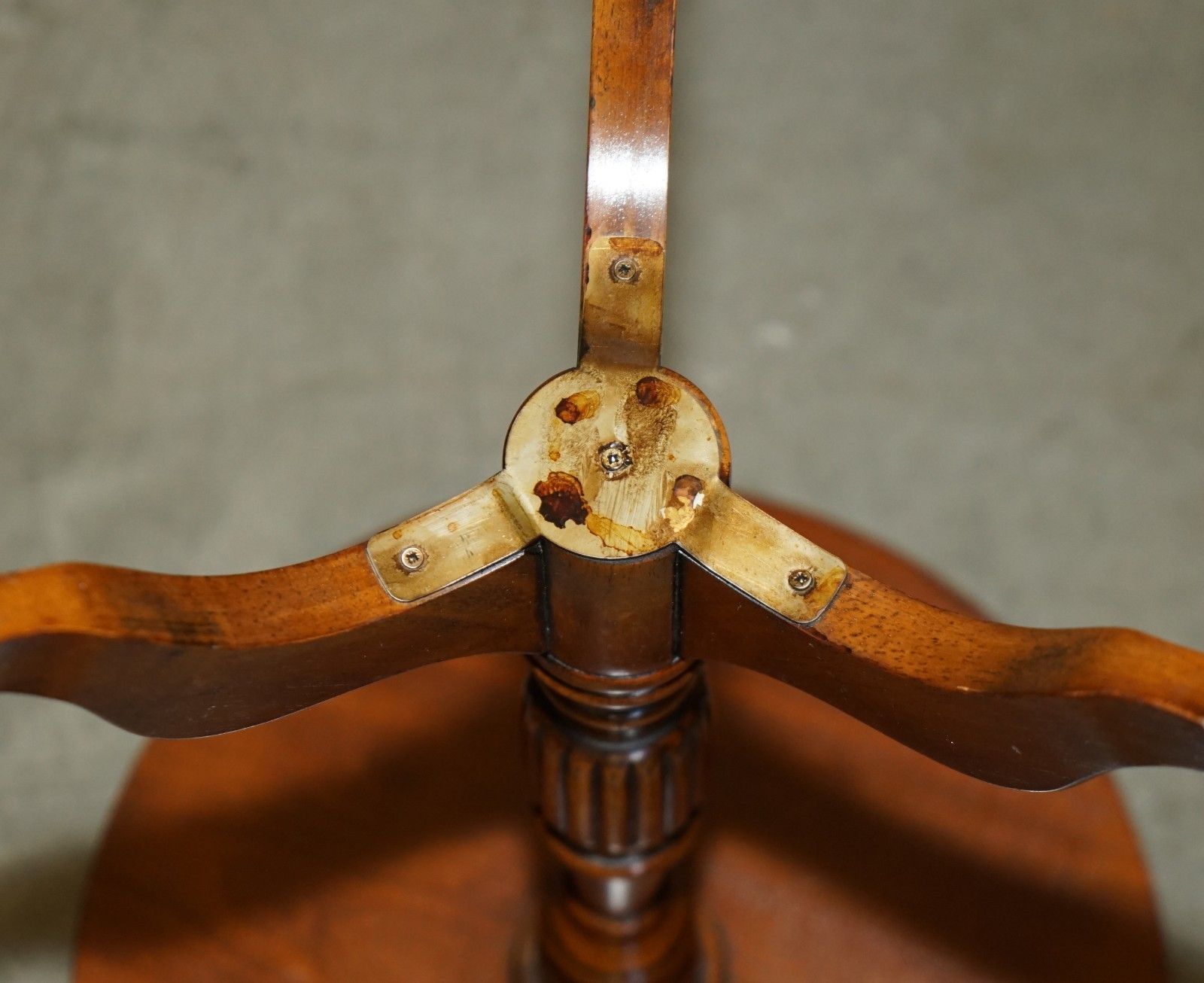 photo vinterior Pair Of Vintage Burr Walnut With Gallery Rails Side End Lamp Wine Tripod Tables