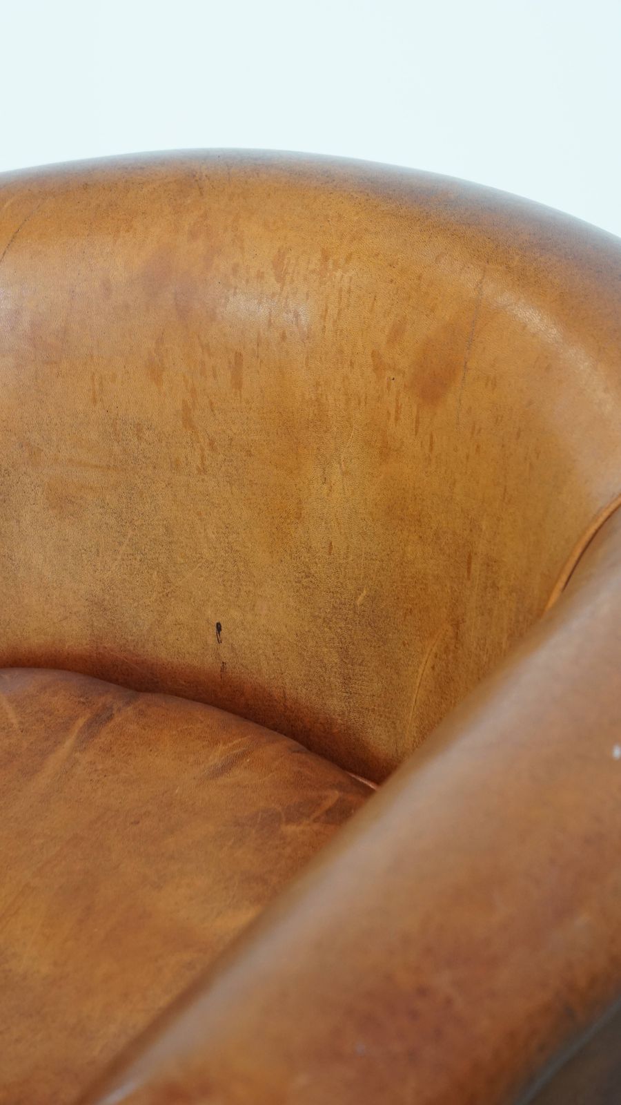 photo buy Mooie, Comfortabele Schapenvacht Club Fauteuil In Goede Staat Met Een Mooie Patina.