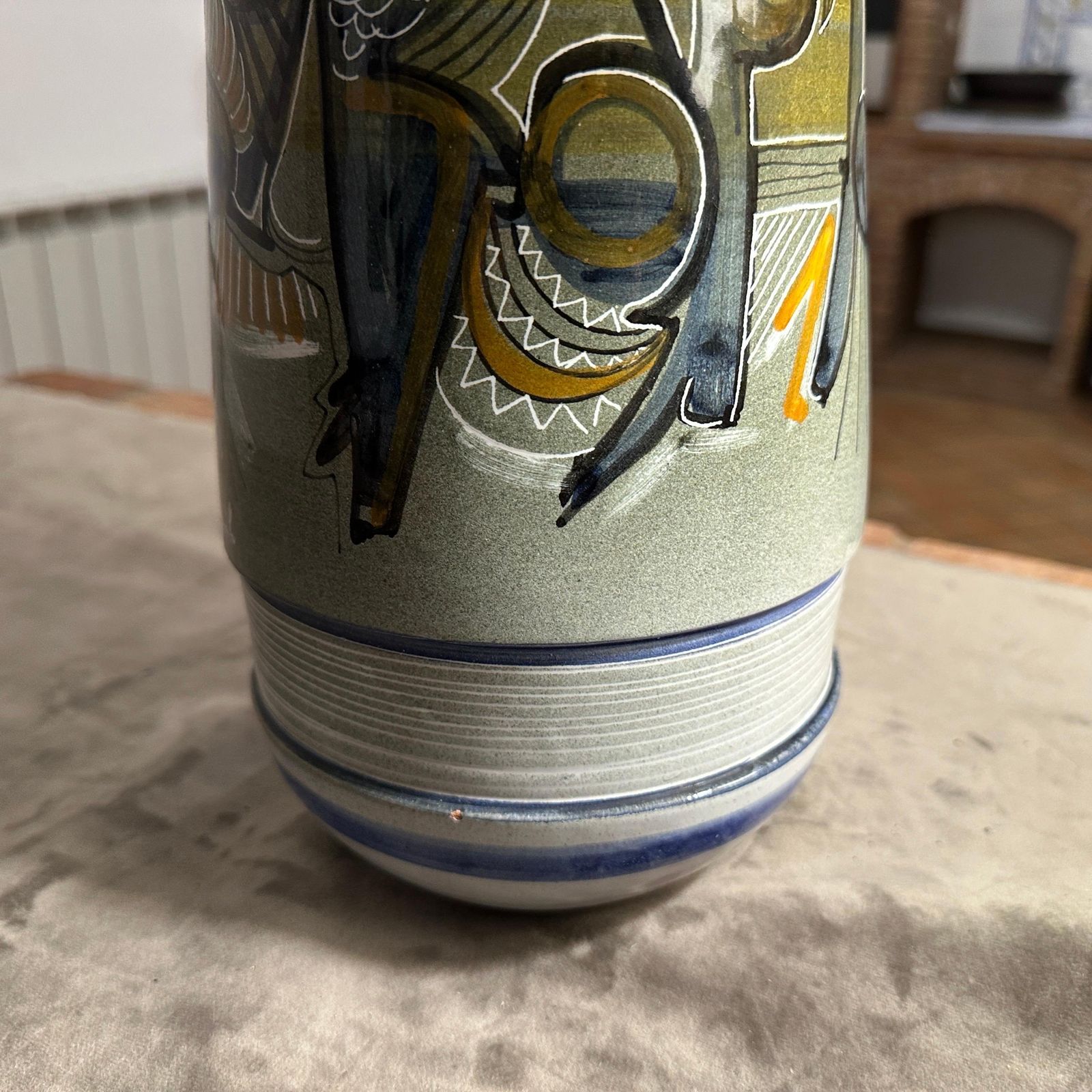 photo vinterior A Unique 1960s Futurist Hand Painted Ceramic Vase By Cianciolo For Nova