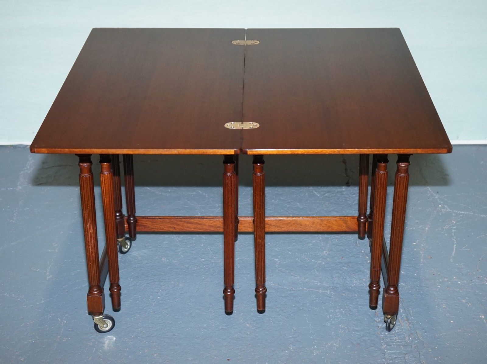 photo furniture McIntosh Mid Century Nesting Extendable Table Set