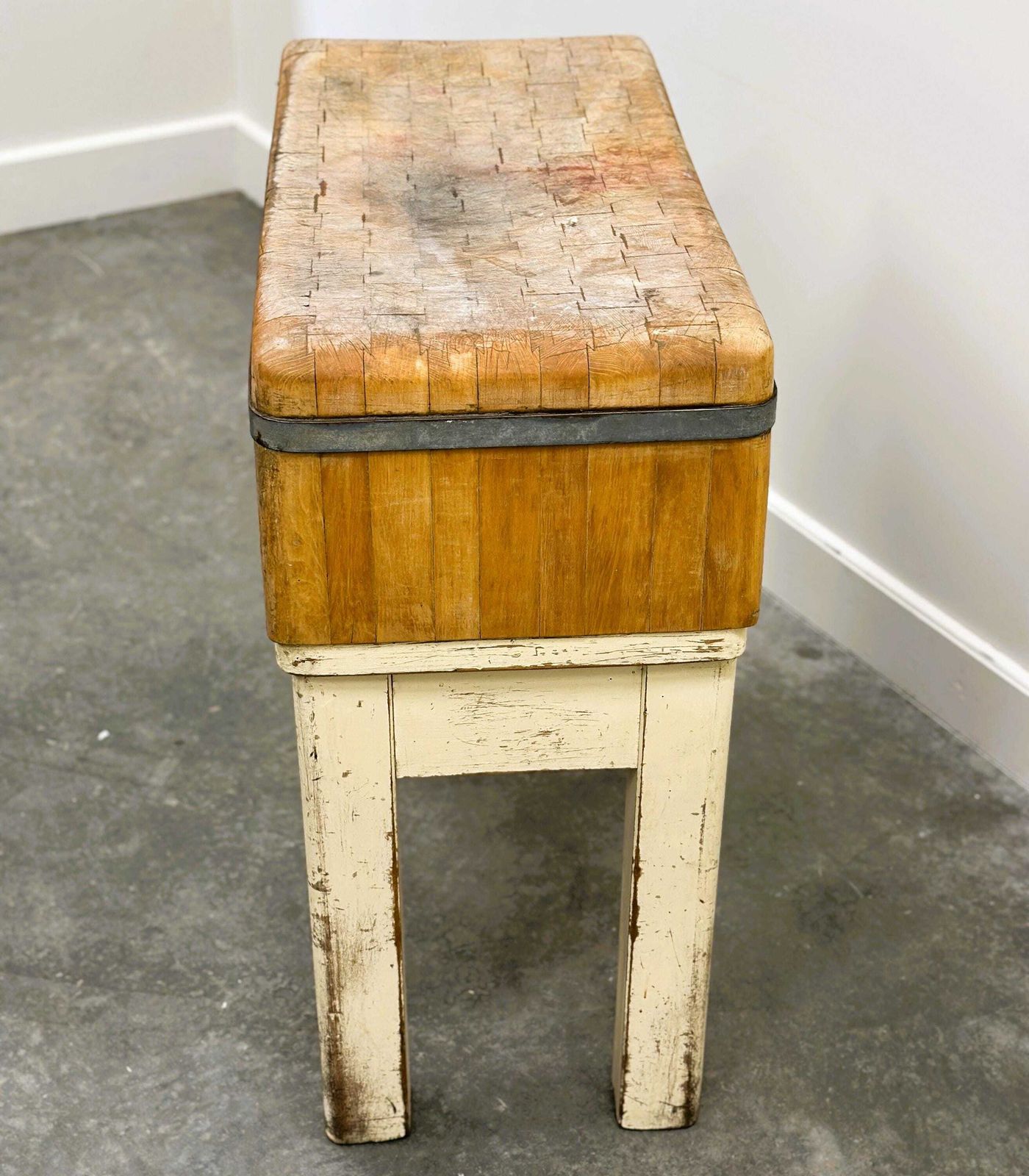 Authentic Charming French "Billot De Boucherie" Butcher Block In Solid Beechwood, France, 1950s. photo 985.0