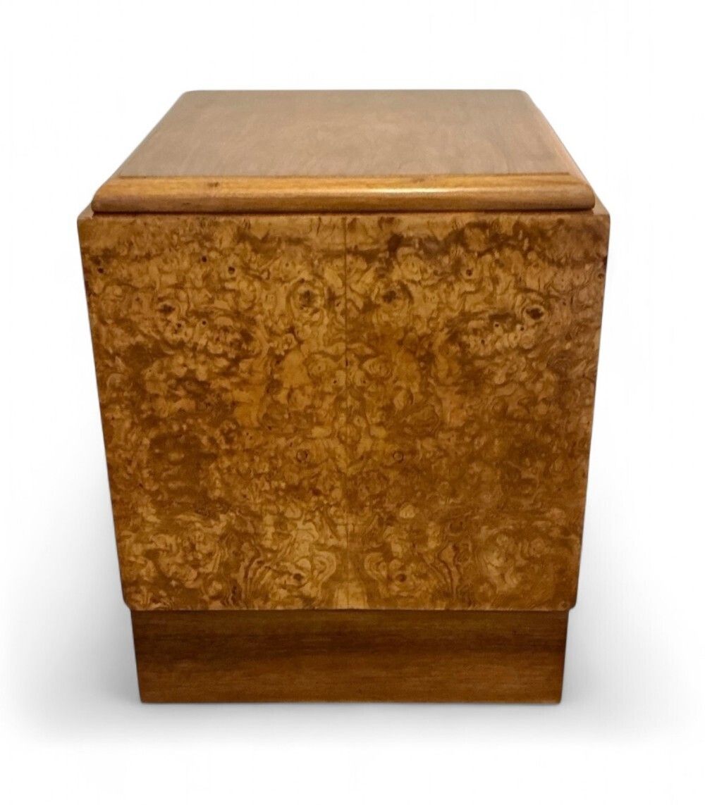Art Deco Side Table photo 910.0