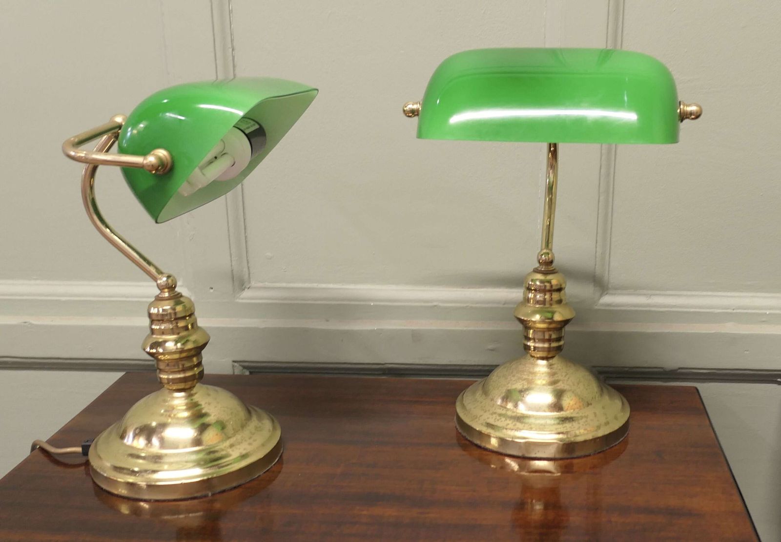A Pair Of Brass And Green Glass Banker’s Lamps photo vinterior