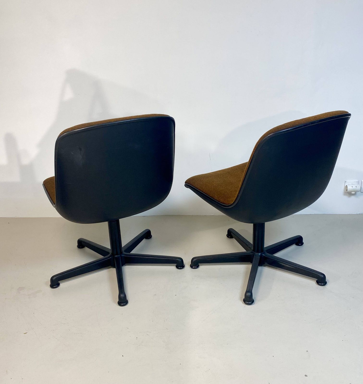 697.0 Pair Of Comforto Armchairs From The 1970s. photo