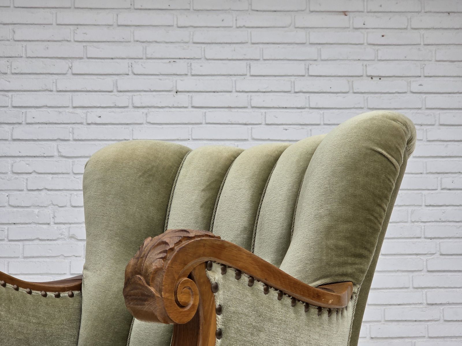 photo vintage 1960s, Danish Armchair, Green Furniture Velour, Carved Oak Wood.