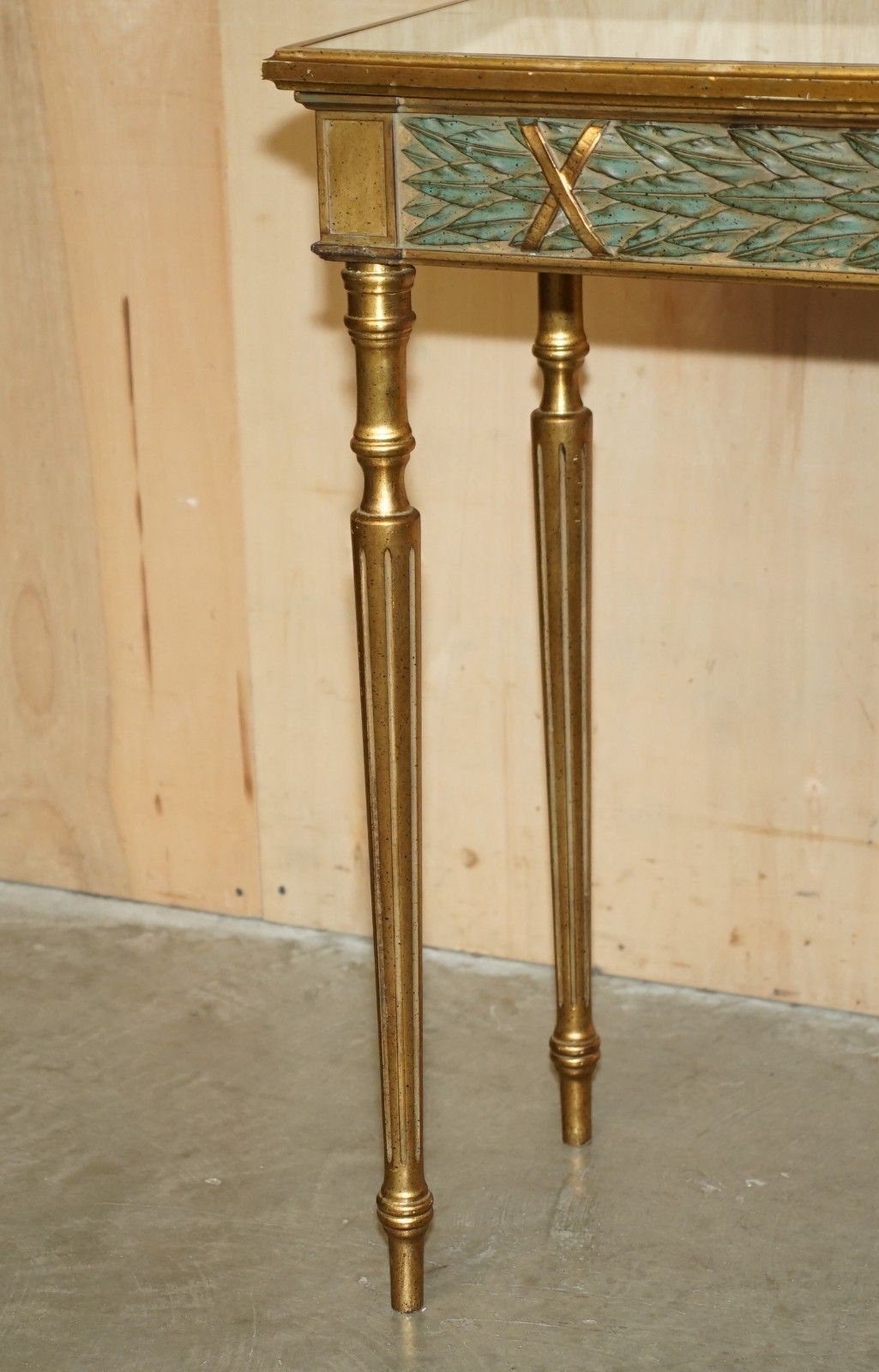 photo furniture Vintage Italian Carved Style Console Table With Glass Mirrored Top