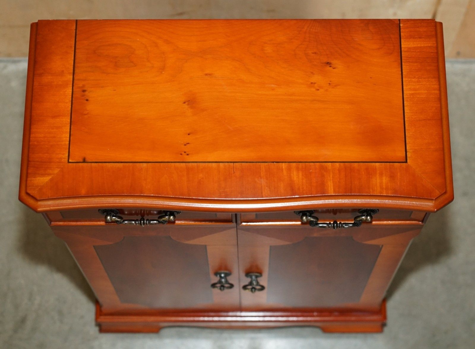 Lovely Vintage Burr Yew Wood Cd Or Dvd 120 Piece Holding Side Cabinet Tower photo buy