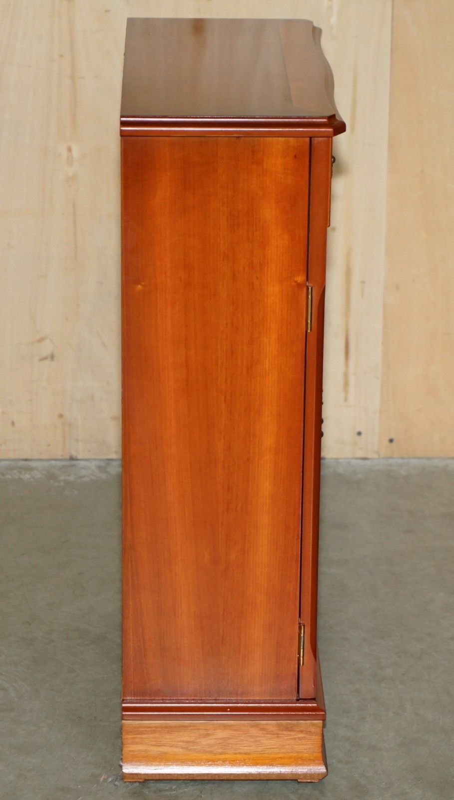 photo furniture Lovely Vintage Burr Yew Wood Cd Or Dvd 120 Piece Holding Side Cabinet Tower