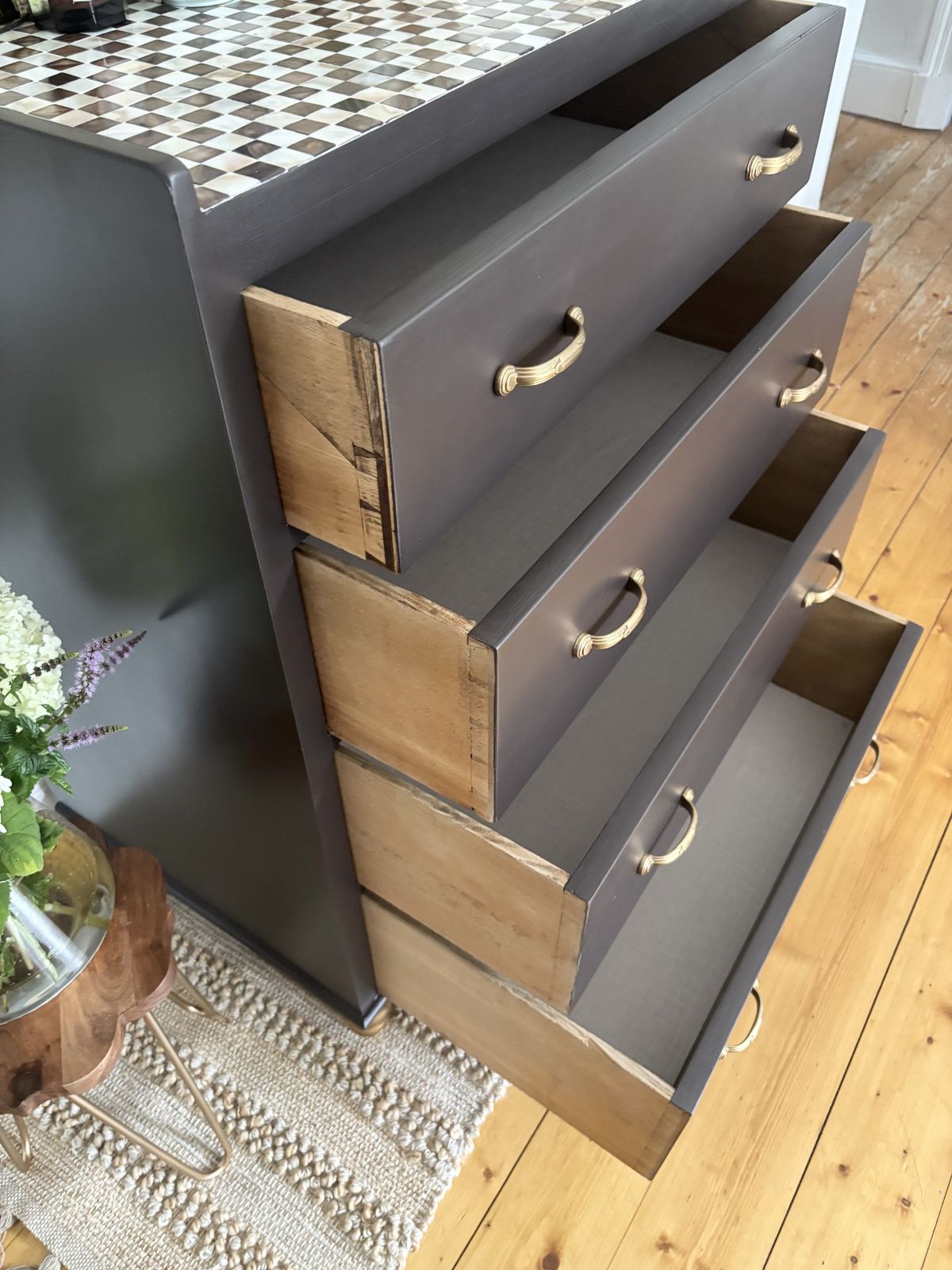 photo vinterior Mother Of Pearl Checkered Chest Of Drawers