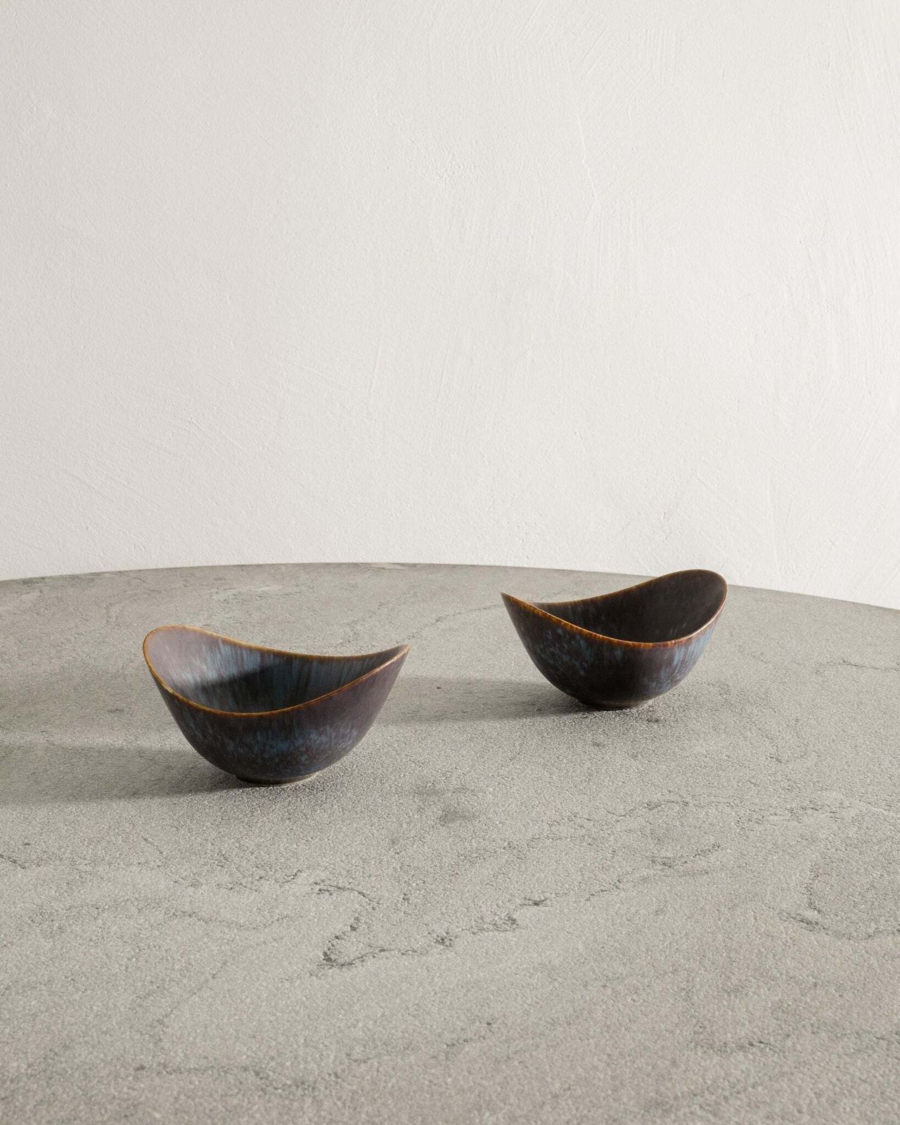 Pair Of Swedish Mid Century Stoneware Ceramic "Aro" Bowls By Gunnar Nylund For Rörstrand, 1950s