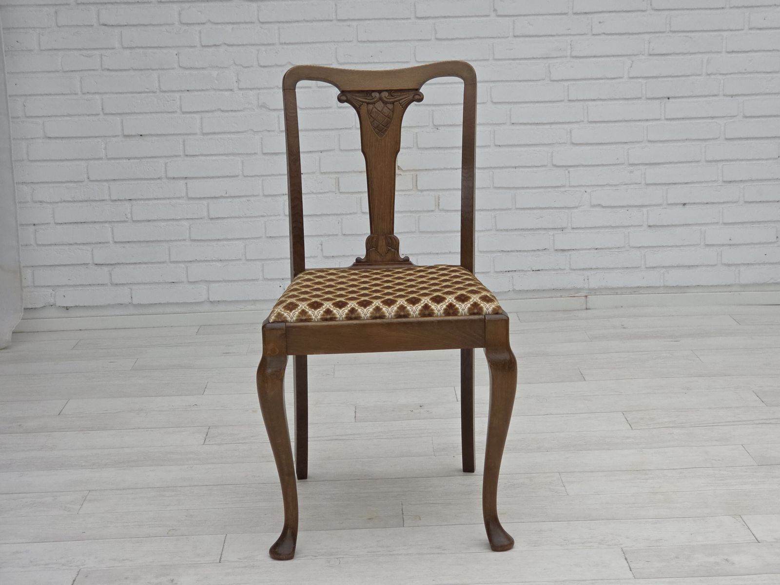photo vintage 1930s, Set Of 6 Danish Vintage Chairs, Furniture Velour, Oak Wood, Reupholstered.
