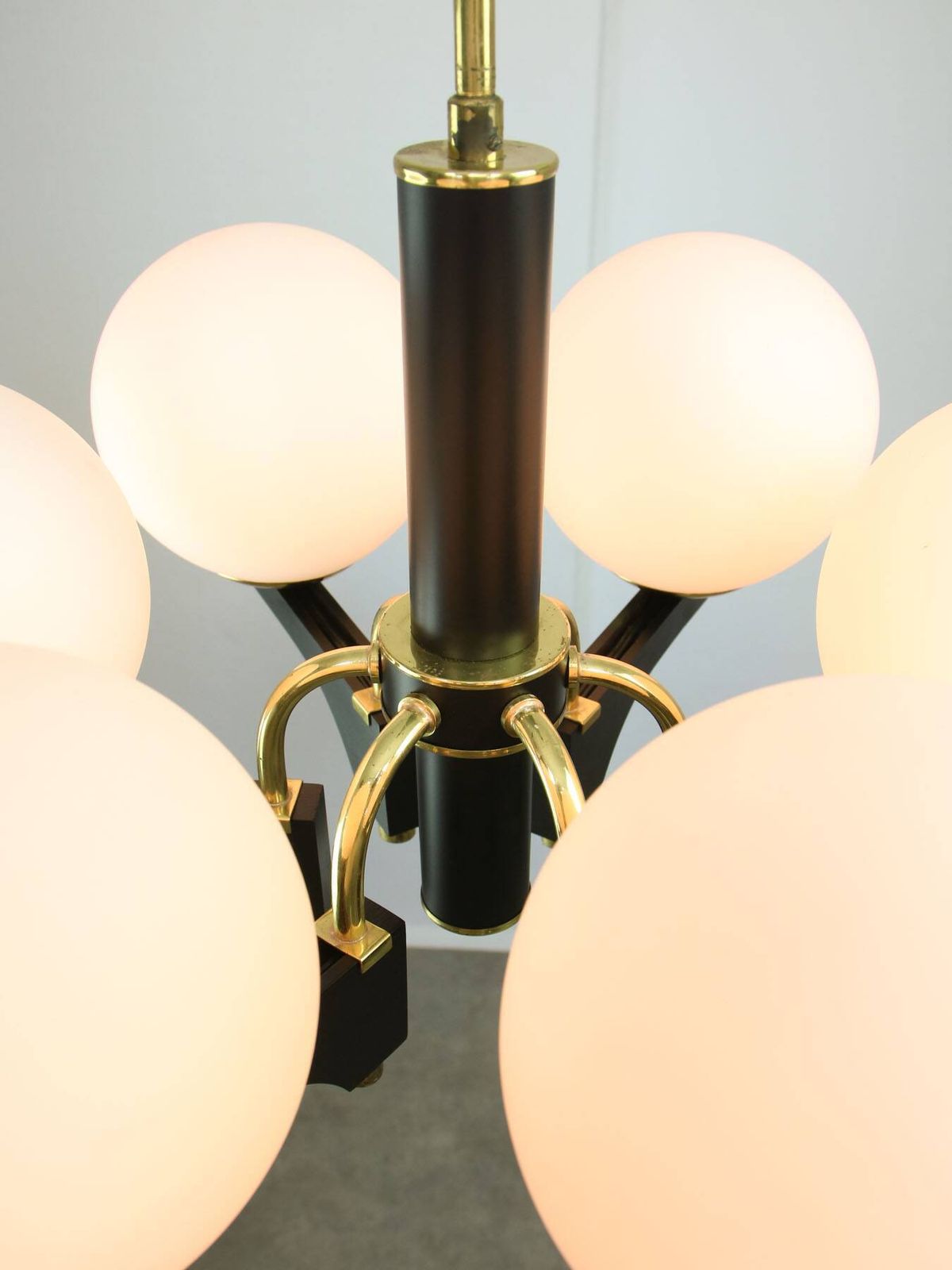 photo vinterior Mid Century Modern Italian Brass And Opaline Chandelier