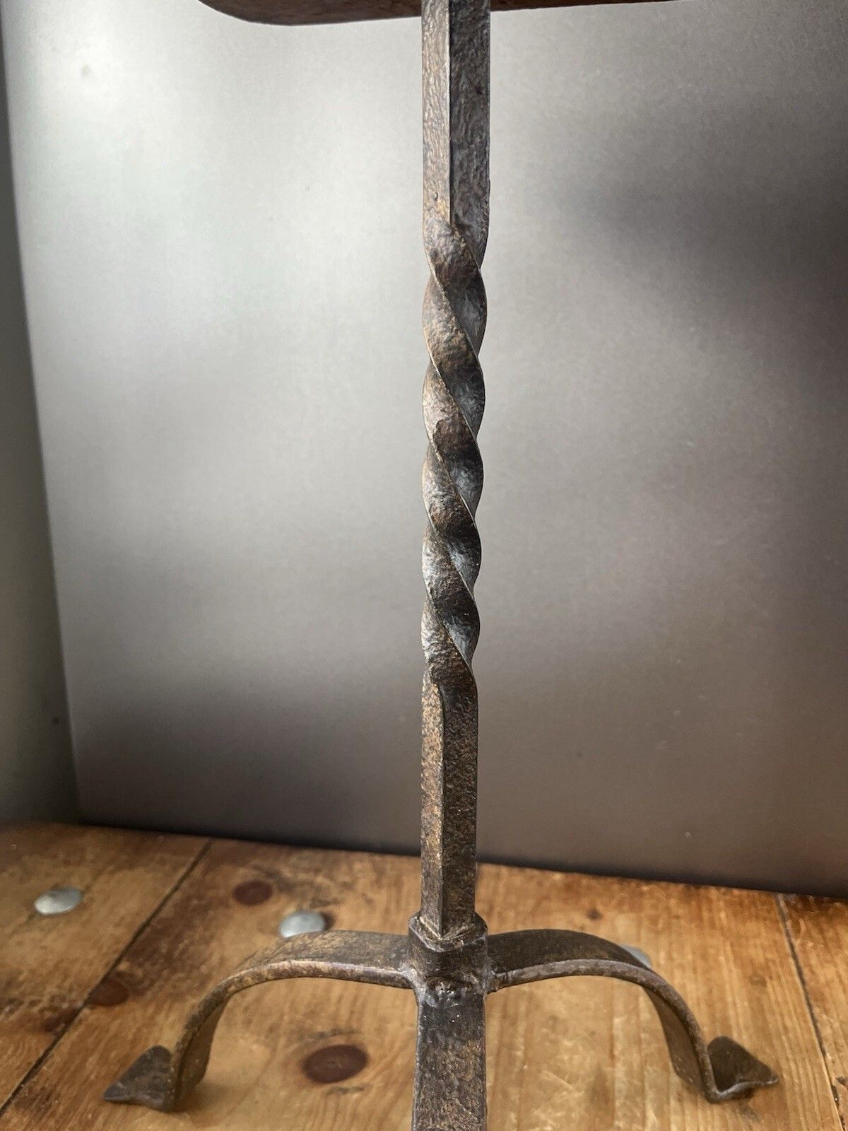 photo vintage Old Rustic Oak Wrought Iron Stool Country Farmhouse Antique Vintage Plant Stand