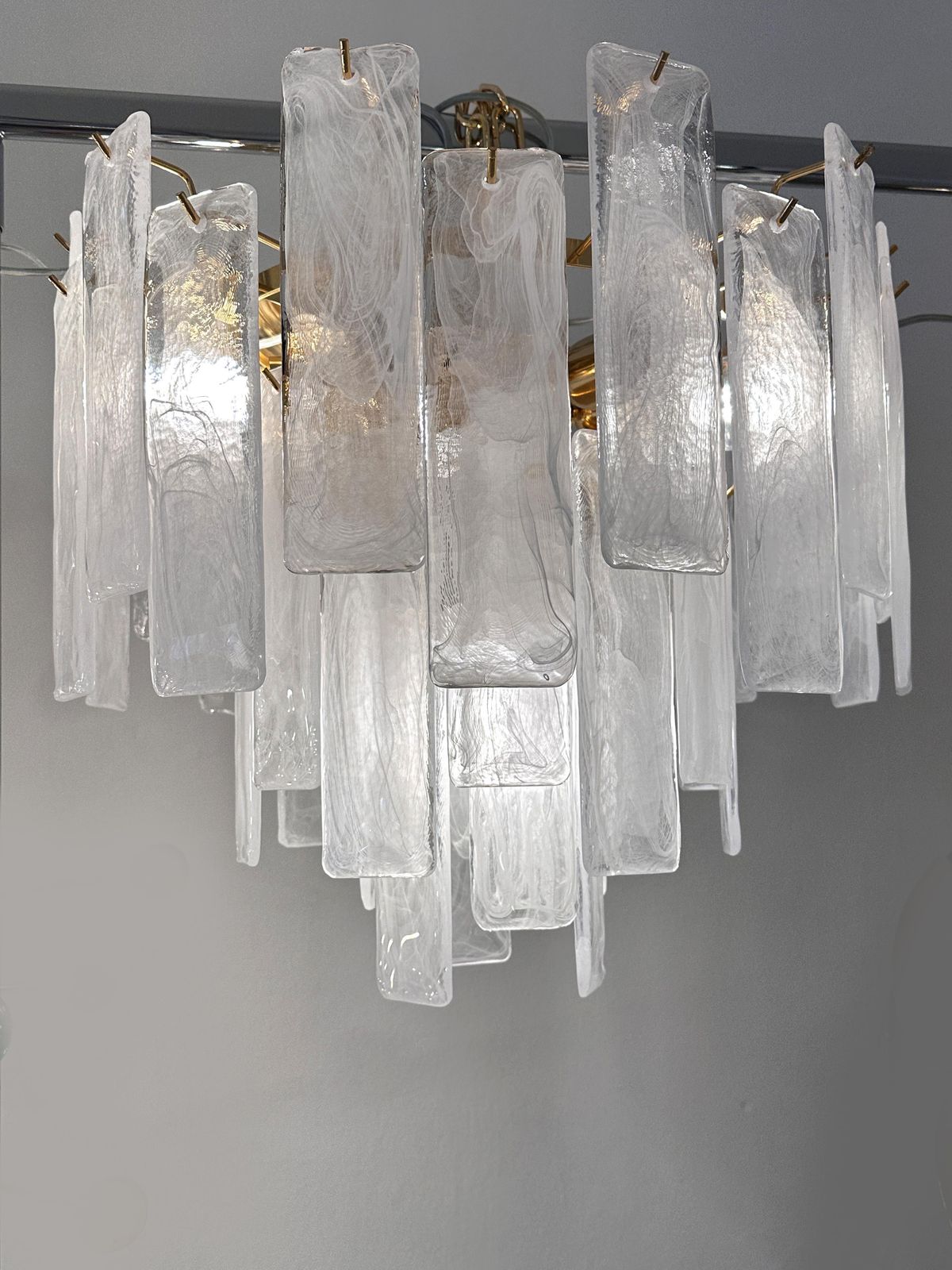 Contemporary Venied White “Listelli Alabastro ” Murano Glass Style Chandelier photo Lighting