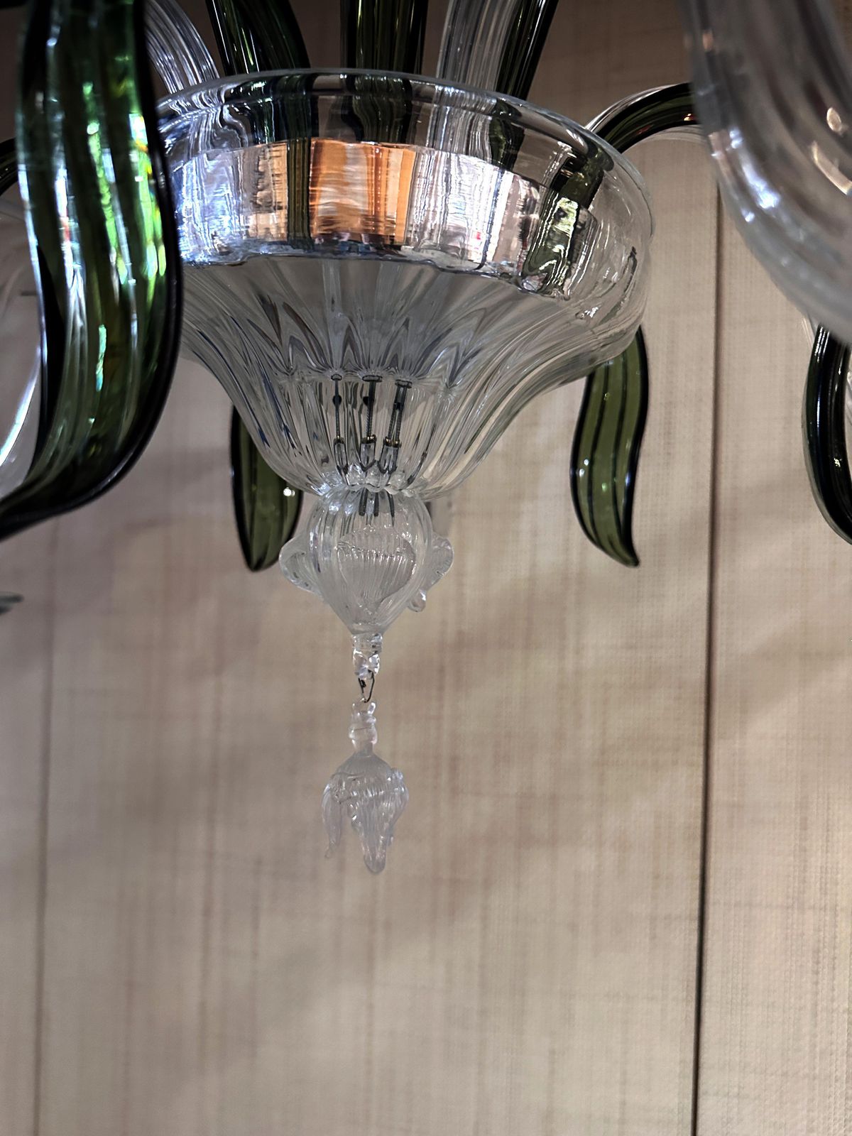 Contemporary Transparent And Green Leaves Chandelier In Murano Glass photo Lighting